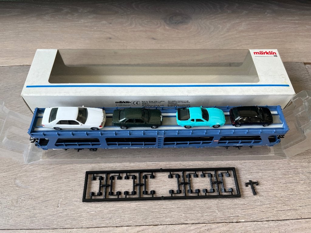 Marklin 4233 ho wagon met auto’s nieuwstaat, Wisselstroom, Verzenden, Märklin, Nieuw