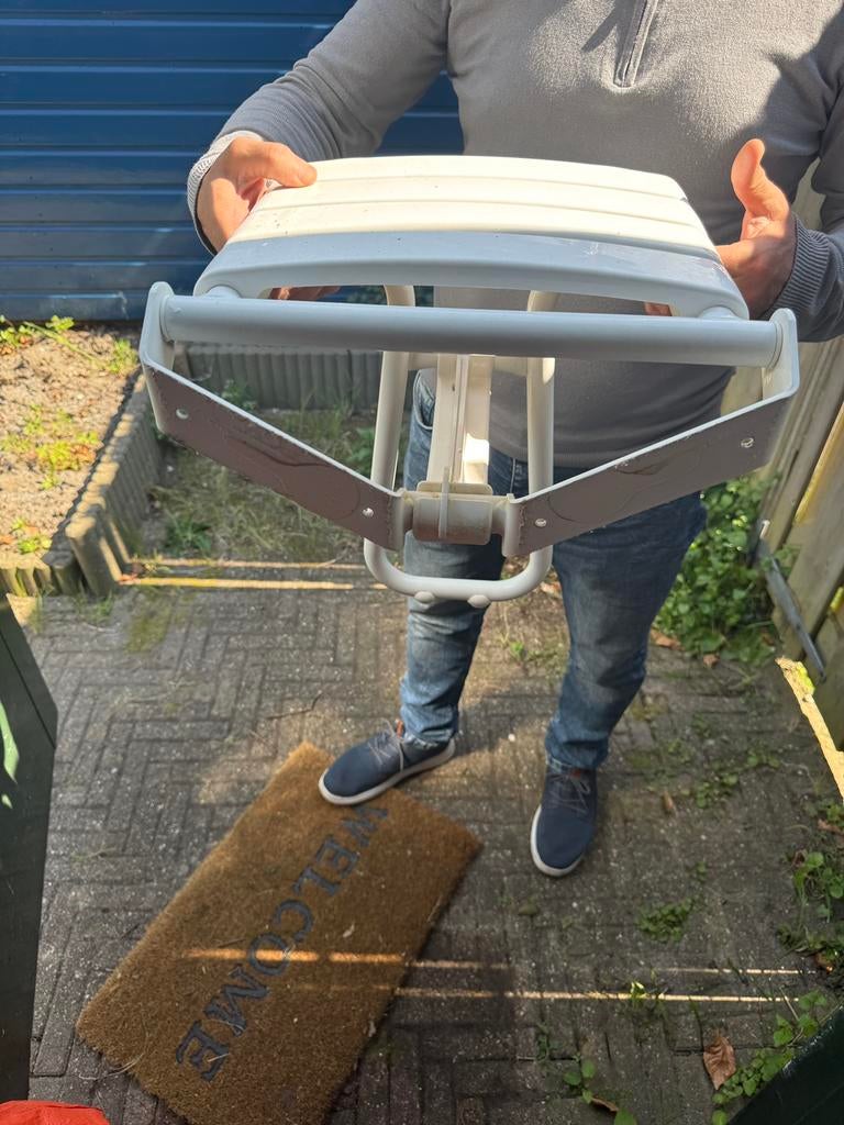 Douchezitting / Douche-klapstoel (voor 65+ of invalide), Ophalen, Zo goed als nieuw
