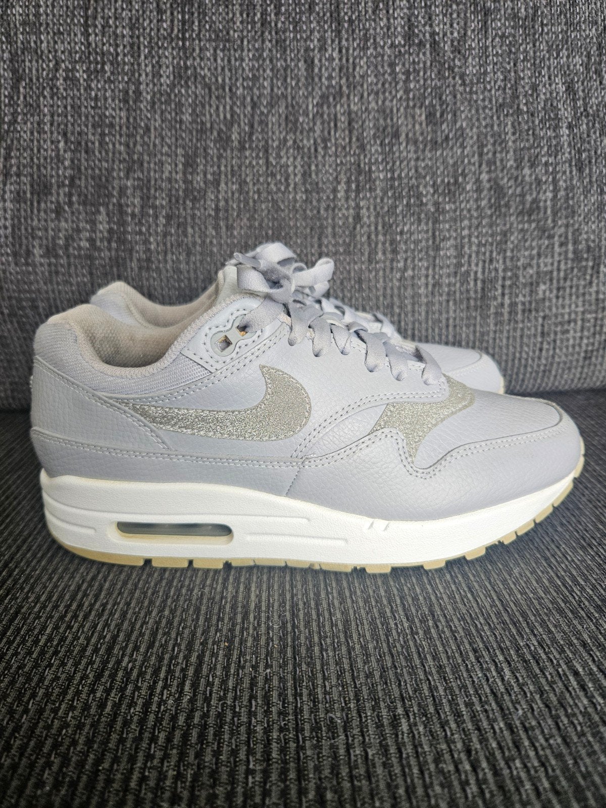 Nike Air Max 1 SE Wolf Grey Glitter maat 36,5, Verzenden, Sneakers of Gympen, Grijs, Nike air max