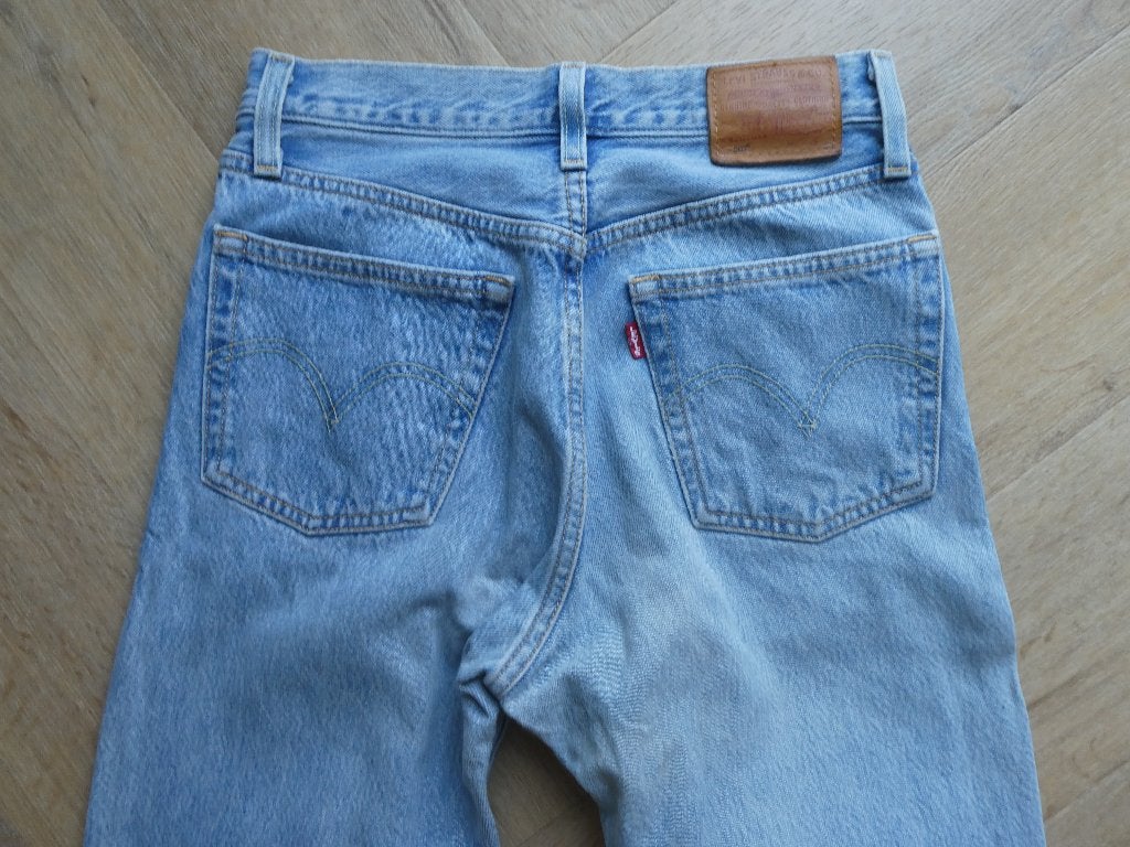 Levi 501 spijkerbroek maat 25-30 met knoopsluiting, Blauw, Ophalen of Verzenden, Zo goed als nieuw, W27 (confectie 34) of kleiner