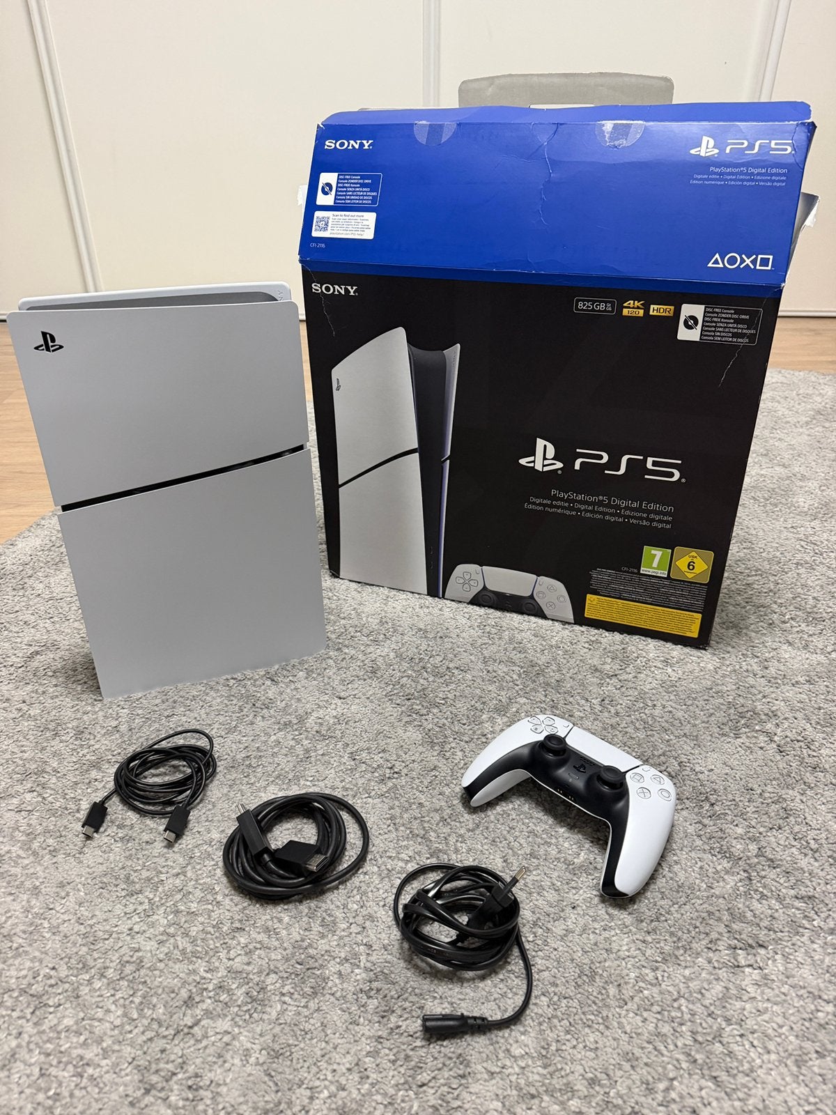 PS5 Slim Digital Edition 825GB + Controller + Doos, Ophalen of Verzenden, Zo goed als nieuw