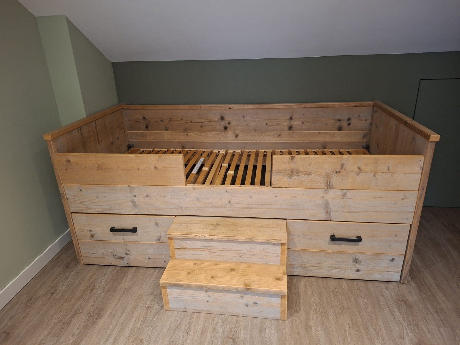 Steigerhouten eenpersoonsbed 90x200 met 2 lades en trapje, Ophalen, Gebruikt, Eenpersoons, Bruin