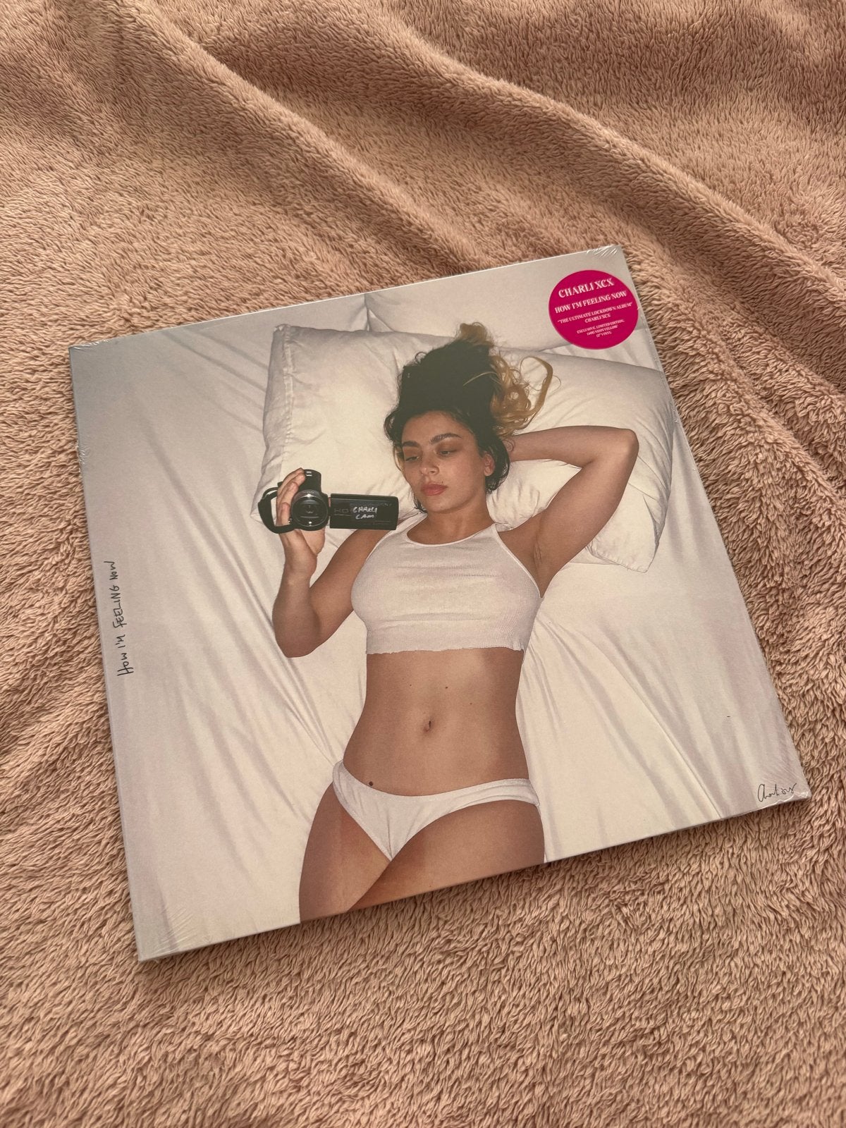 Charli XCX - How I'm Feeling Now (Gele Webstore LP), LP, Pop, Colored vinyl, Ophalen of Verzenden
