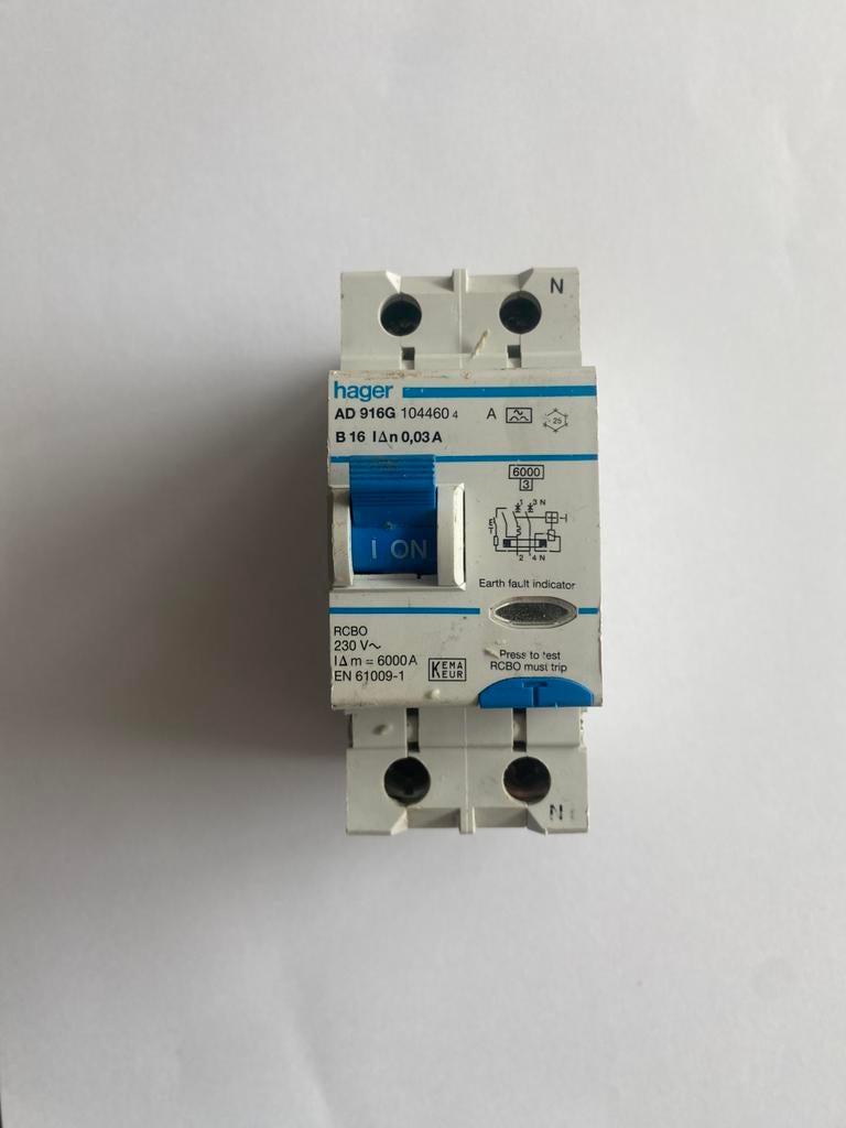 Hager aardlekautomaat, Hobby en Vrije tijd, Elektronica-componenten, Verzenden, Zo goed als nieuw