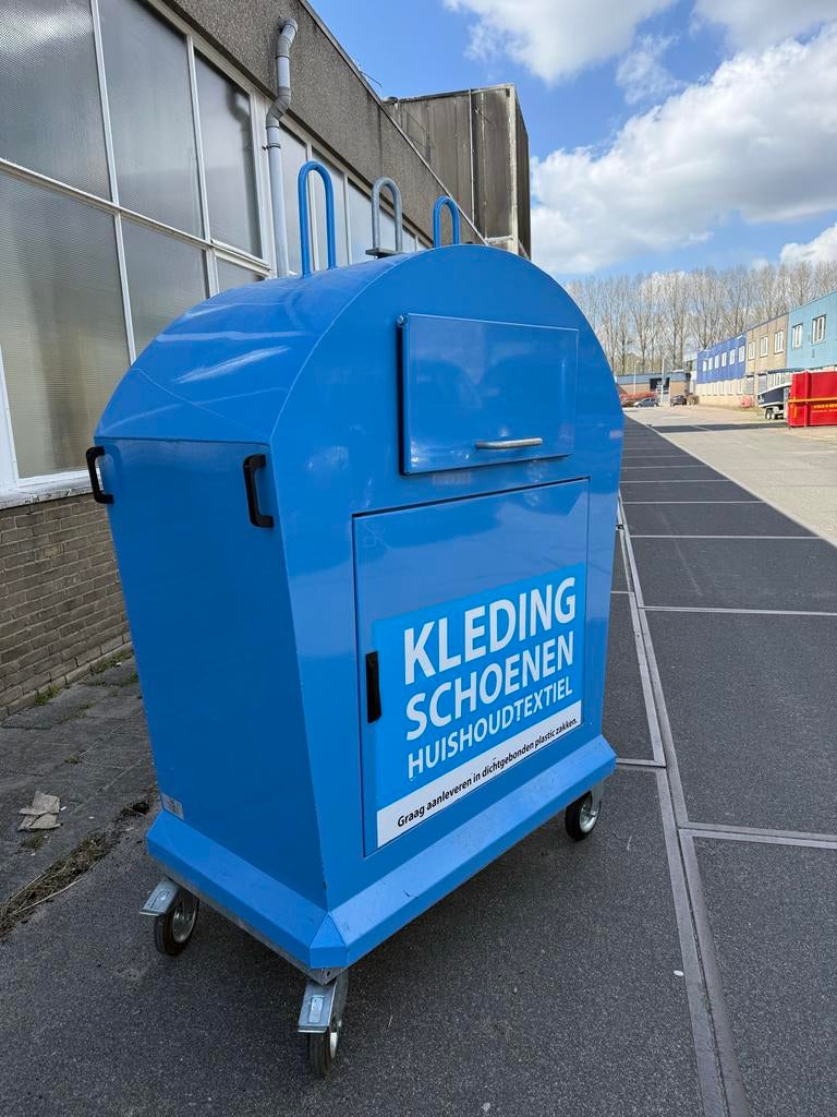 Kledingcontainer metaal blauw op wielen, Ophalen