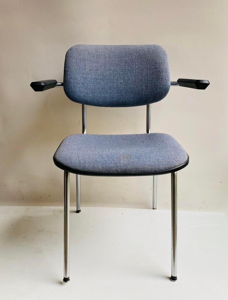 Gispen stoel met armleggers model 1235, Huis en Inrichting, Stoelen, Gebruikt, Jaren 60, Blauw, Ophalen of Verzenden