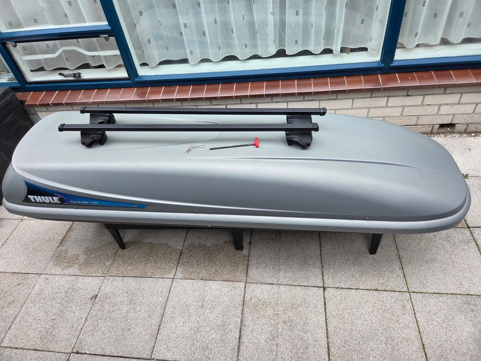 Thule Ocean 700 Dakkoffer met dakdragers en 2 sleutels, Ophalen, Gebruikt