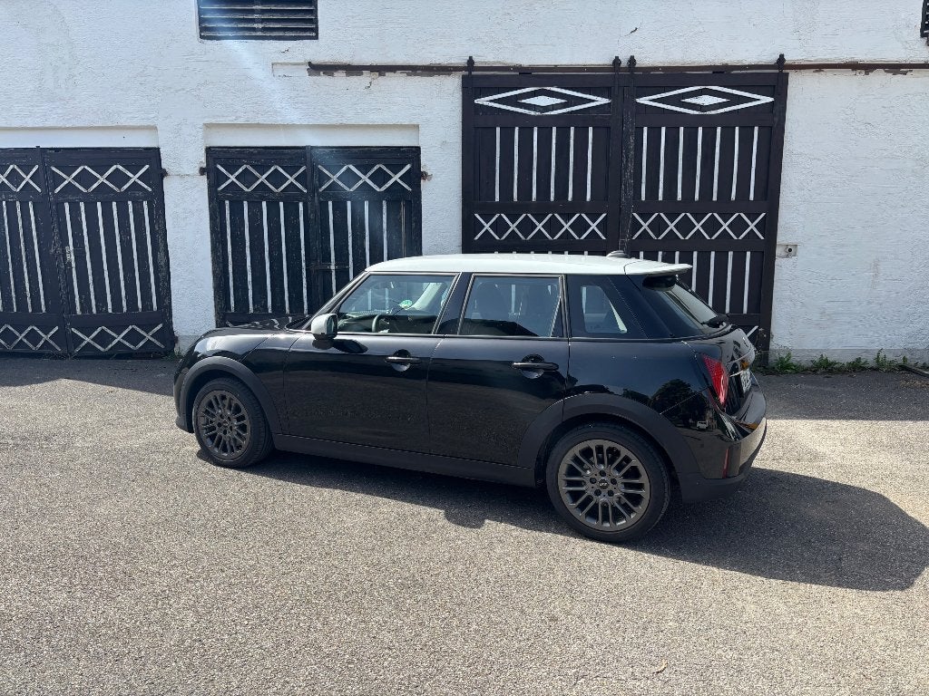 Mini Cooper S (F65) 2024, Auto's, Dealer onderhouden, Overige bekleding, Zwart, Voorwielaandrijving