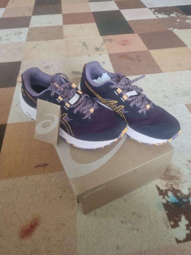 Limited edition Asics Trabuco Terra 2, maat 39, Nieuw, Ophalen of Verzenden, Sneakers of Gympen, Asics