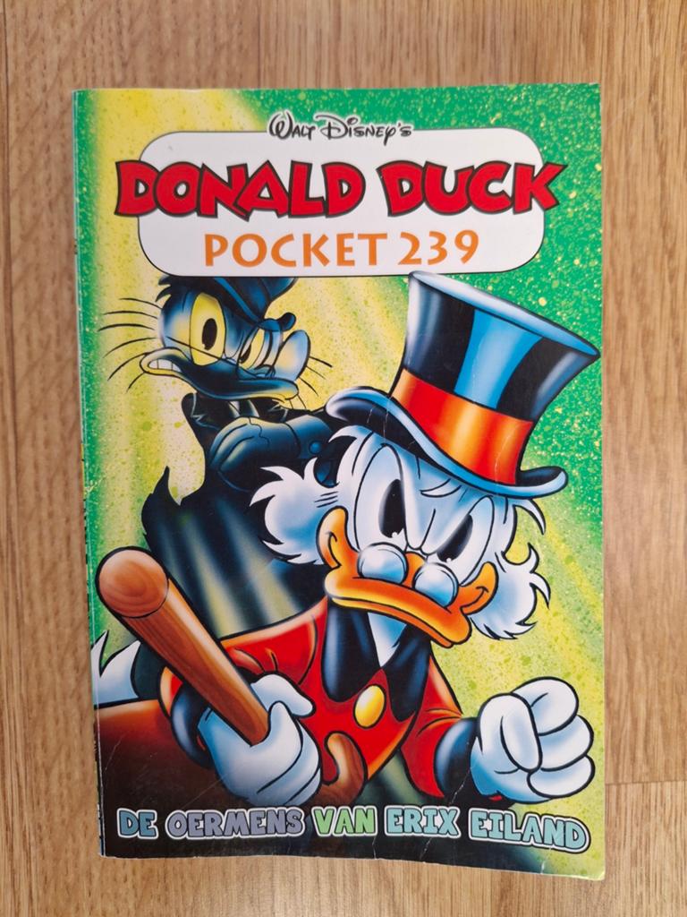 Donald Duck Pocket 239 - "De oermens van Erix Eiland", Boeken, Gelezen, Ophalen of Verzenden, Walt Disney, Eén stripboek