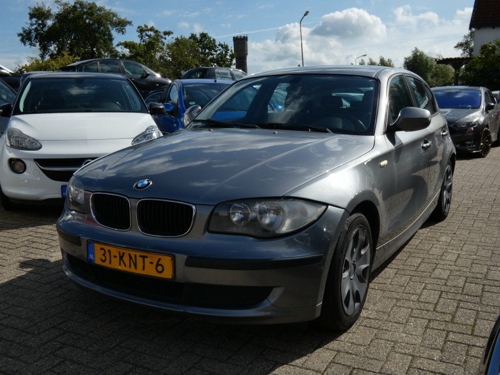 BMW 1-serie 116i NWE APK/AIRCO/CRUISE-CONTROL/ (bj 2010), Auto's, 1-Serie, Euro 5, 4 cilinders, Origineel Nederlands