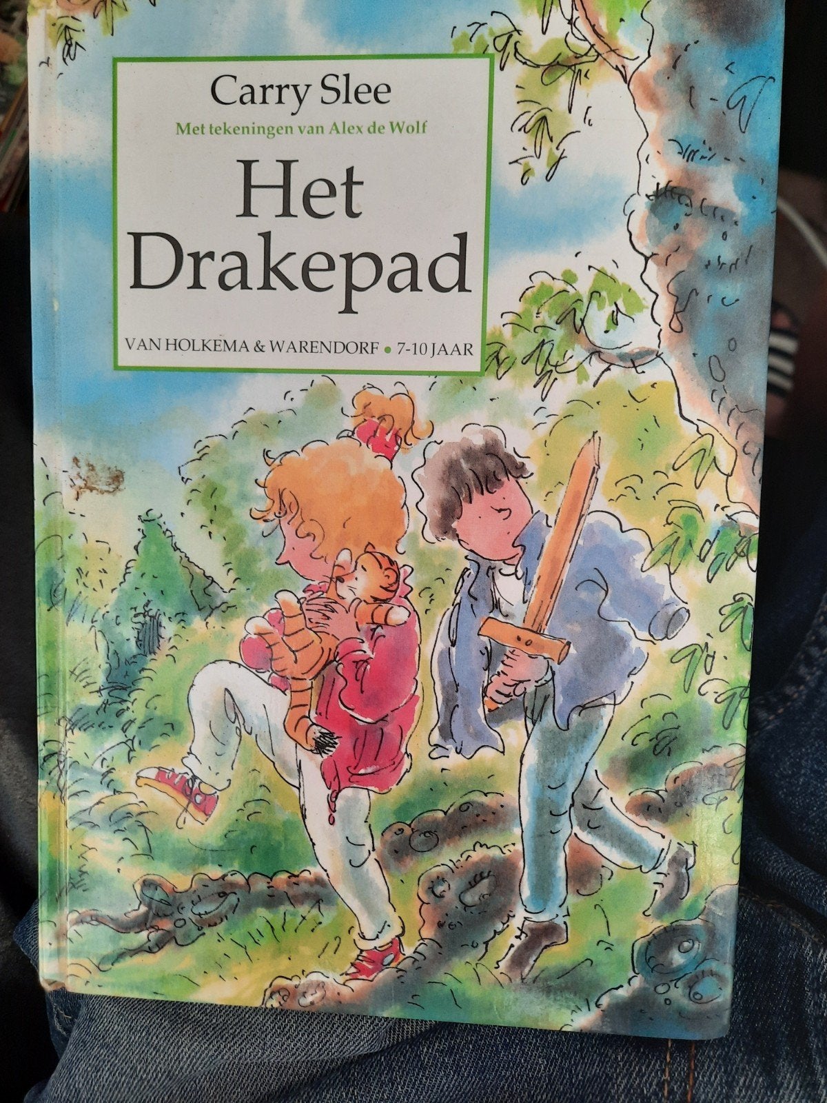 Het Drakepad - Carry Slee (7-10 jaar), Ophalen of Verzenden, Gelezen, Carry Slee, Fictie algemeen