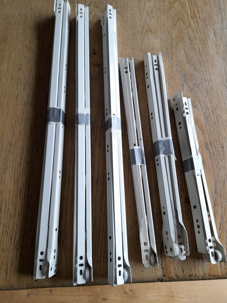 Te koop ladegeleiders, Doe-het-zelf en Verbouw, IJzerwaren en Bevestigingsmiddelen, Ophalen of Verzenden, Zo goed als nieuw, 250 mm of meer