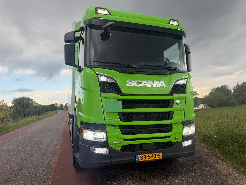 SCANIA 580 NEXT GEN V8 BAKWAGEN. OPEN ZIJWAND., Auto's, Automaat, Achterwielaandrijving, Euro 6, Scania