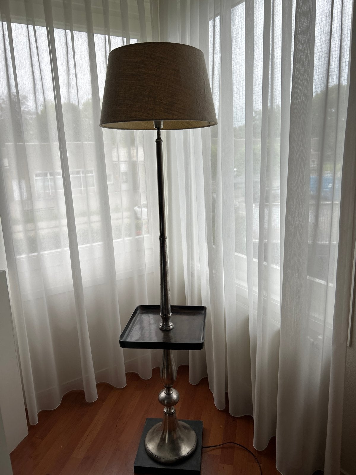 vloerlamp van Riviera Maison met tafeltje en stoffen kap, Ophalen of Verzenden, Gebruikt, Metaal, 150 tot 200 cm