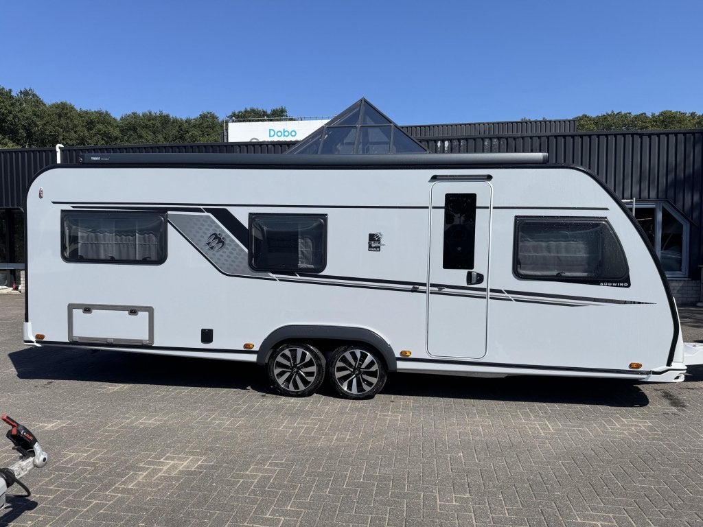 Knaus Sudwind Black Selection 650 UDF 2026 | Airco | Luifel, Caravans en Kamperen, Caravans, Bedrijf, Treinzit, Overige typen