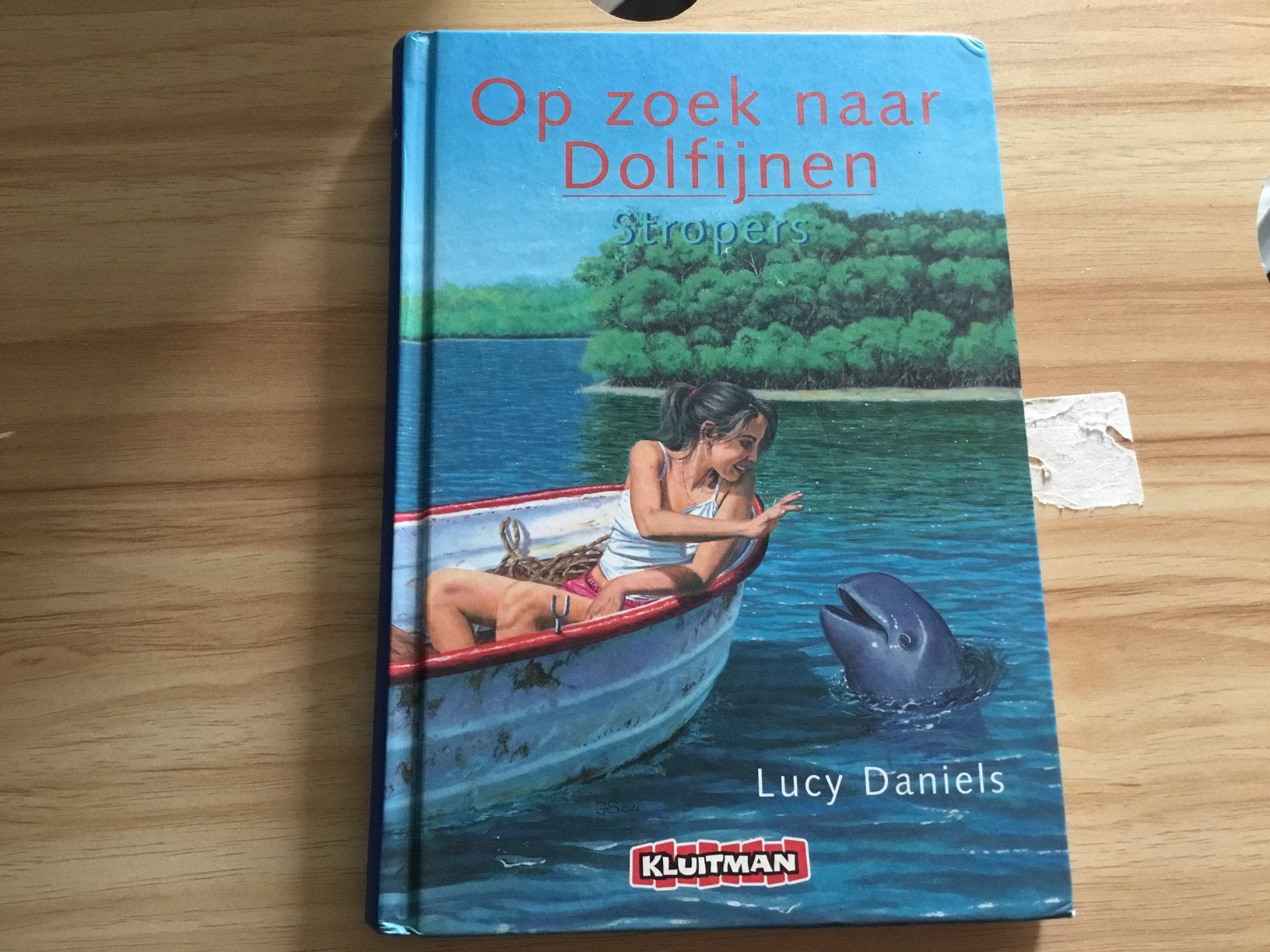 Op zoek naar dolfijnen stropers, Boeken, Ophalen of Verzenden, Zo goed als nieuw