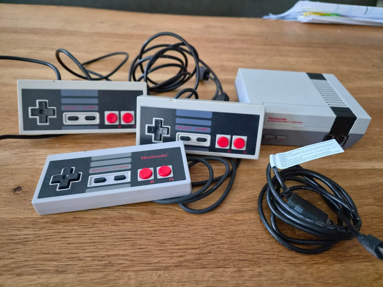 Nintendo Classic Mini: NES Console – Inclusief 3 Controllers, Spelcomputers en Games, Spelcomputers | Nintendo NES, Ophalen of Verzenden