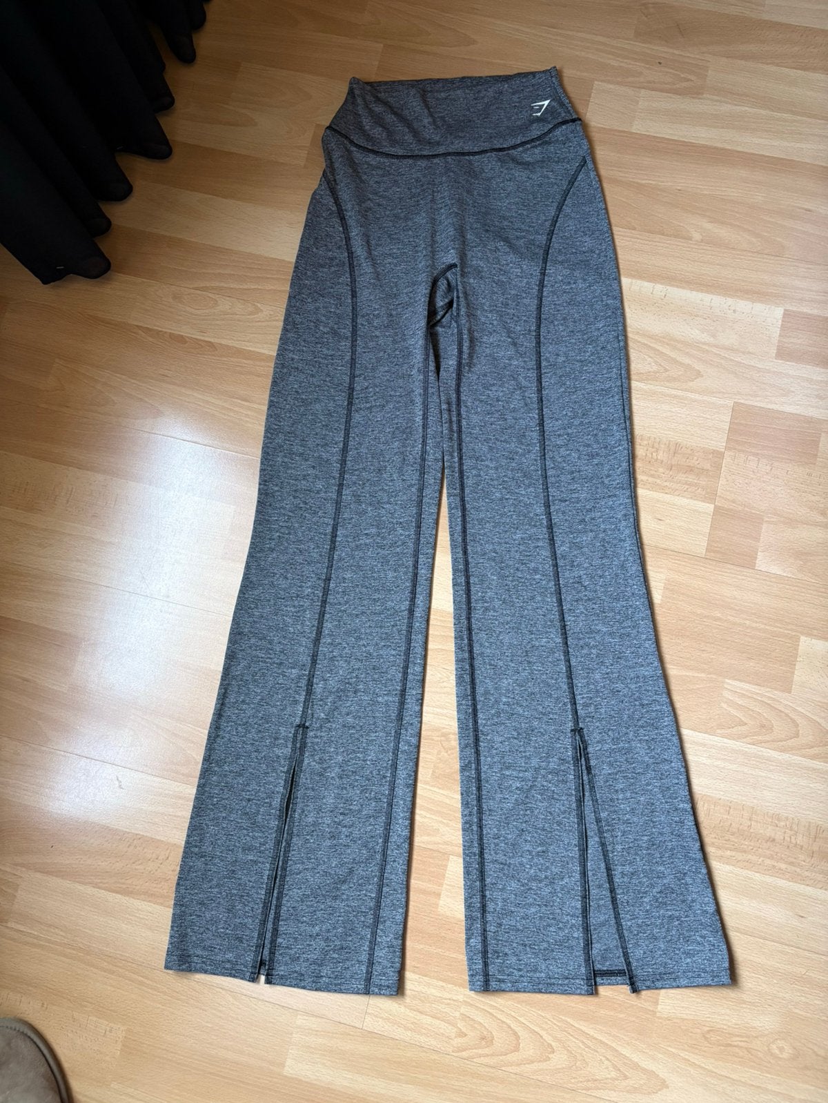 Gymshark grijze flared sportlegging mt M ZGAN, Maat 38/40 (M), Ophalen of Verzenden, Grijs, Fitness of Aerobics
