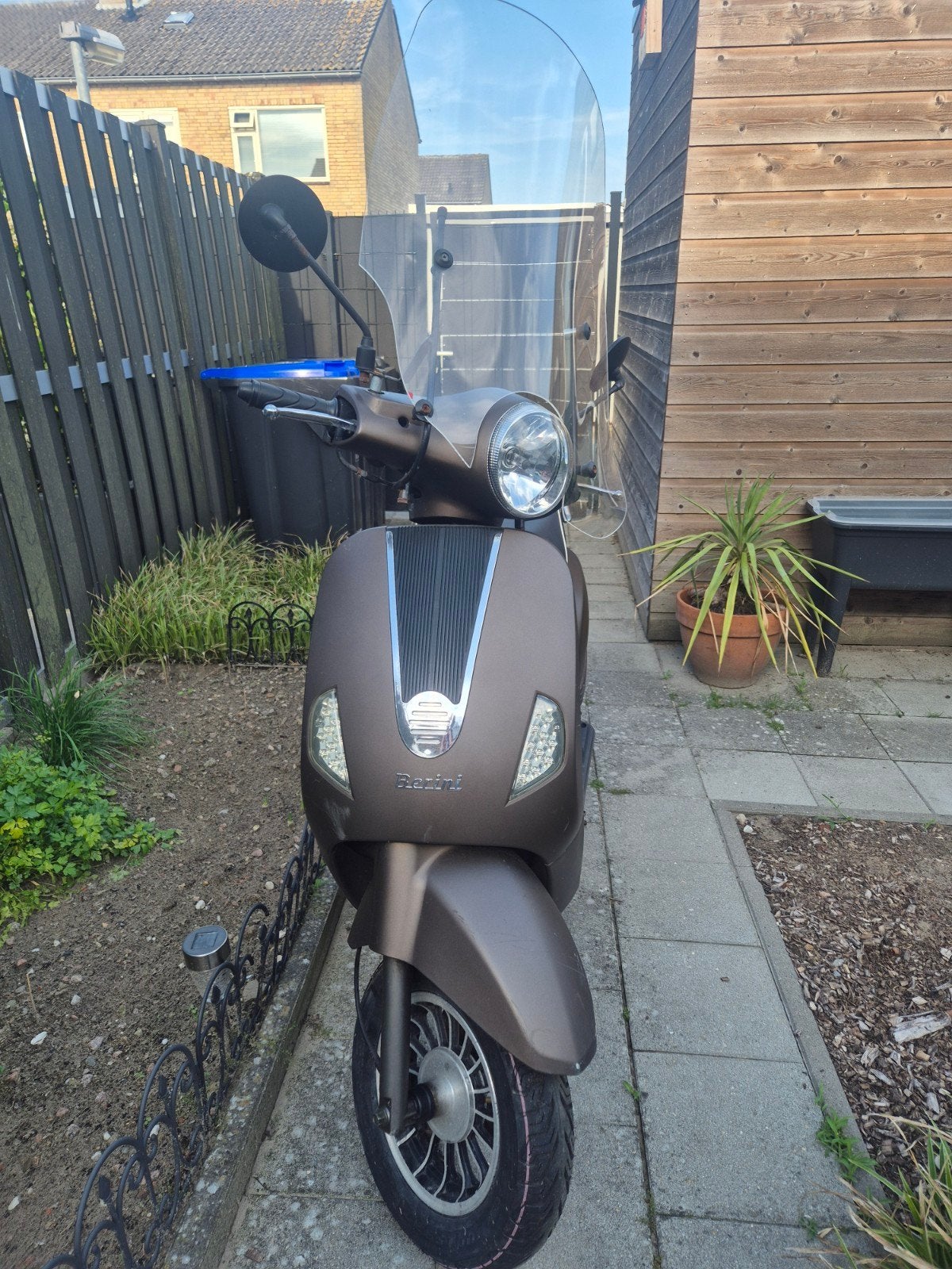 Berini scooter met kleine schermschade, start niet, Fietsen en Brommers, Ophalen of Verzenden, Gebruikt, Overige merken