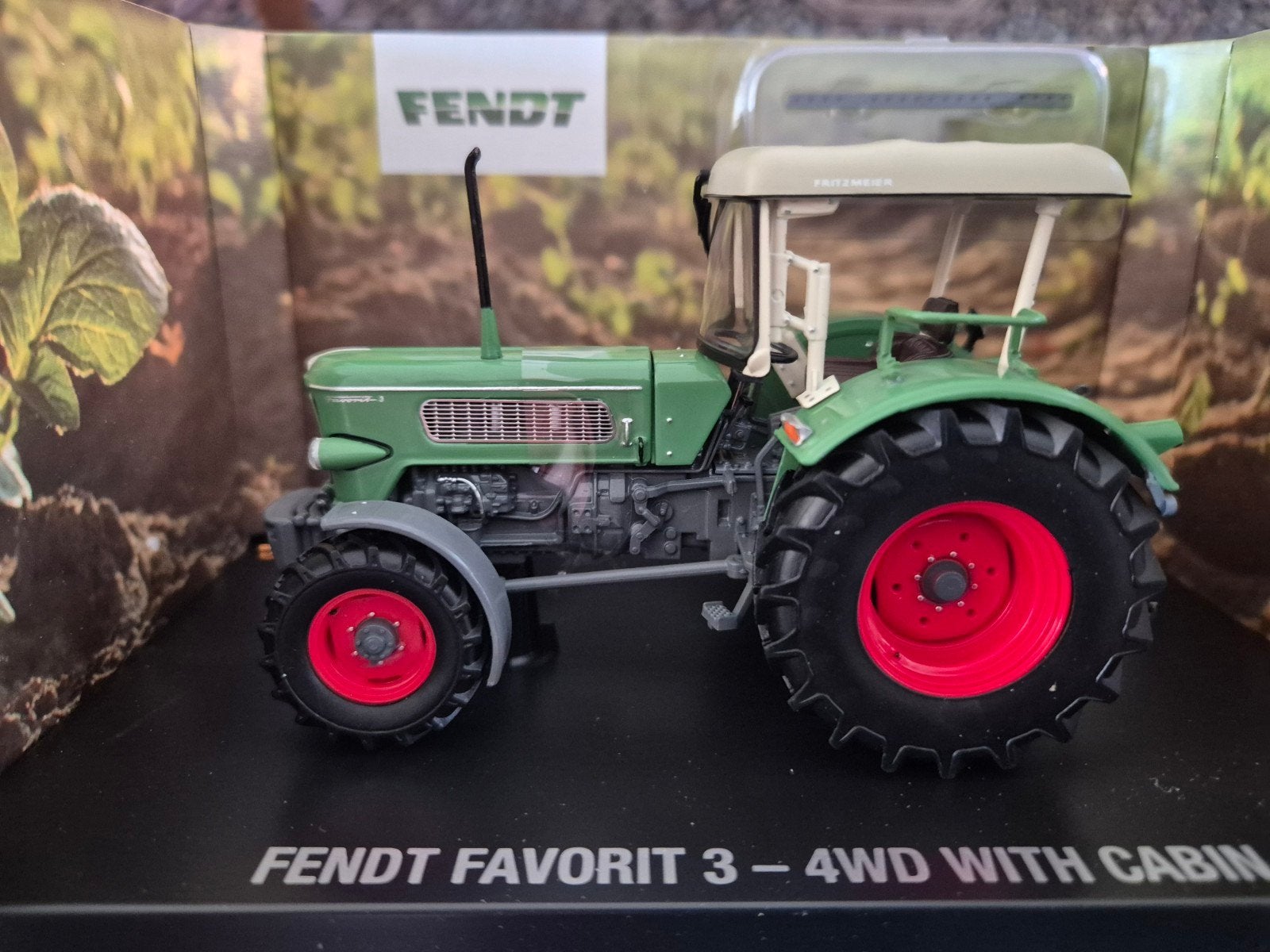 Fendt Favorit 3 - 4WD met cabine schaalmodel, Ophalen of Verzenden, Nieuw, Overige typen, Overige merken