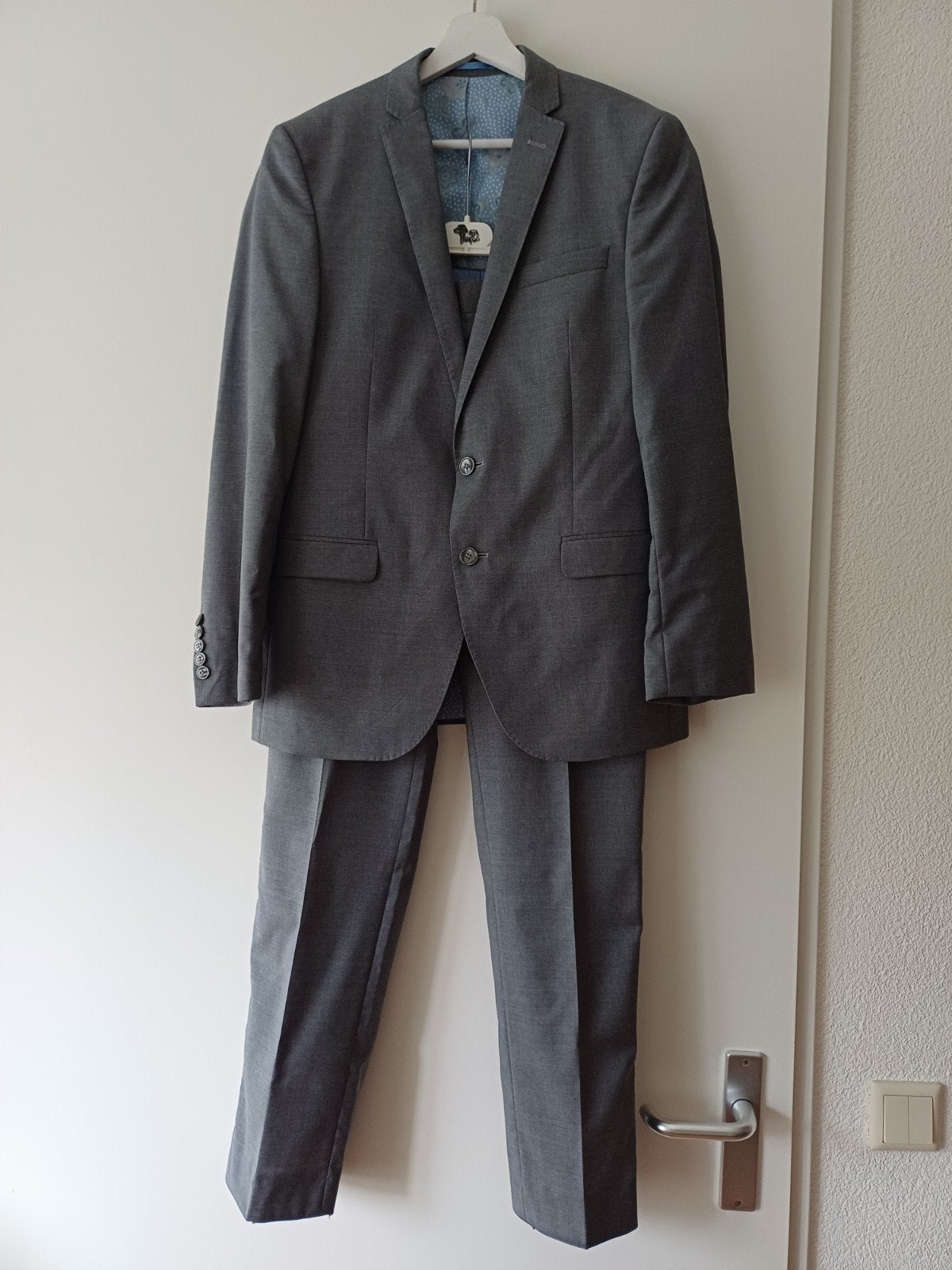 Grijs pak, mooie kwaliteit, 1 keer gedragen op een bruiloft, Ophalen of Verzenden, Zo goed als nieuw, Maat 48/50 (M), Grijs