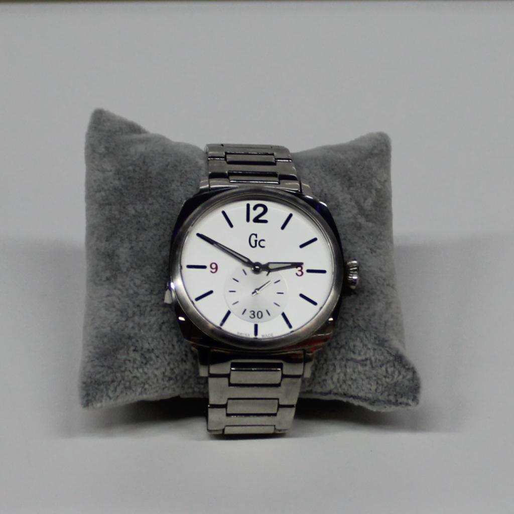 Guess Collection GC39000 Herenhorloge met stalen band, Guess, Zo goed als nieuw, Support@guess.com, 1444 South Alameda St
Los Angeles, CA 90021
USA