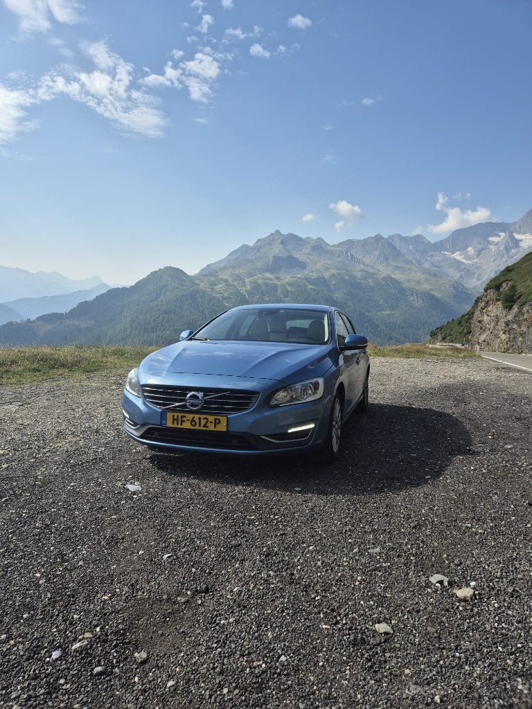 Volvo V60 D2 120pk Summum 2015, Auto's, Achterwielaandrijving, 4 cilinders, 1969 cc, Blauw