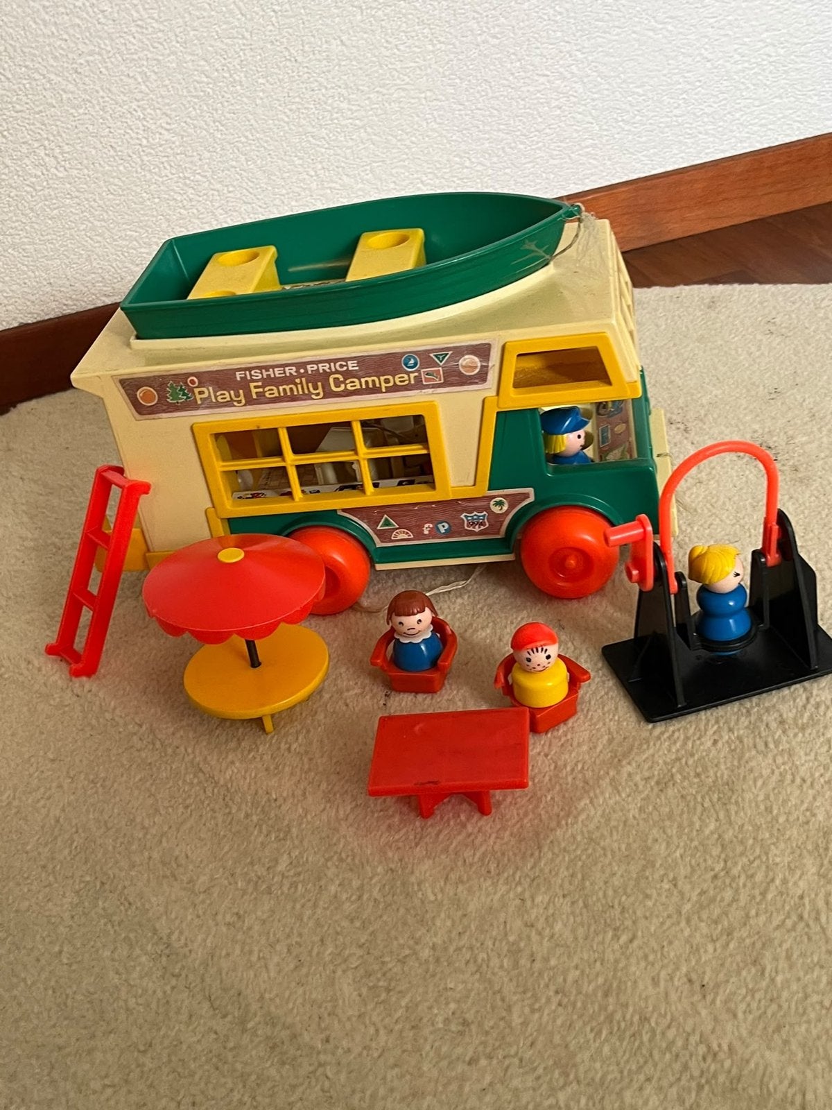 Vintage Fisher-Price Play Family Camper met accessoires, Ophalen of Verzenden, Gebruikt, Speelset