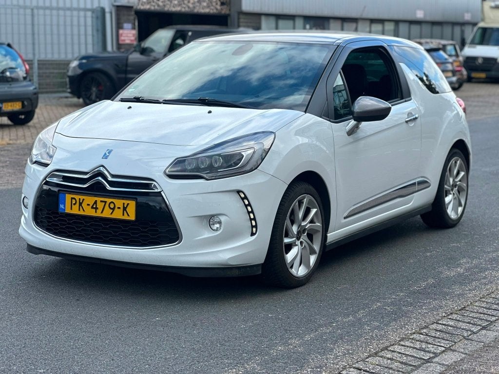 DS 3 1.2 NETTE COMFORTABLE AUTO AIRCO/HANDGESCHAKELD, Voorwielaandrijving, Stof, 40 €/maand, Wit
