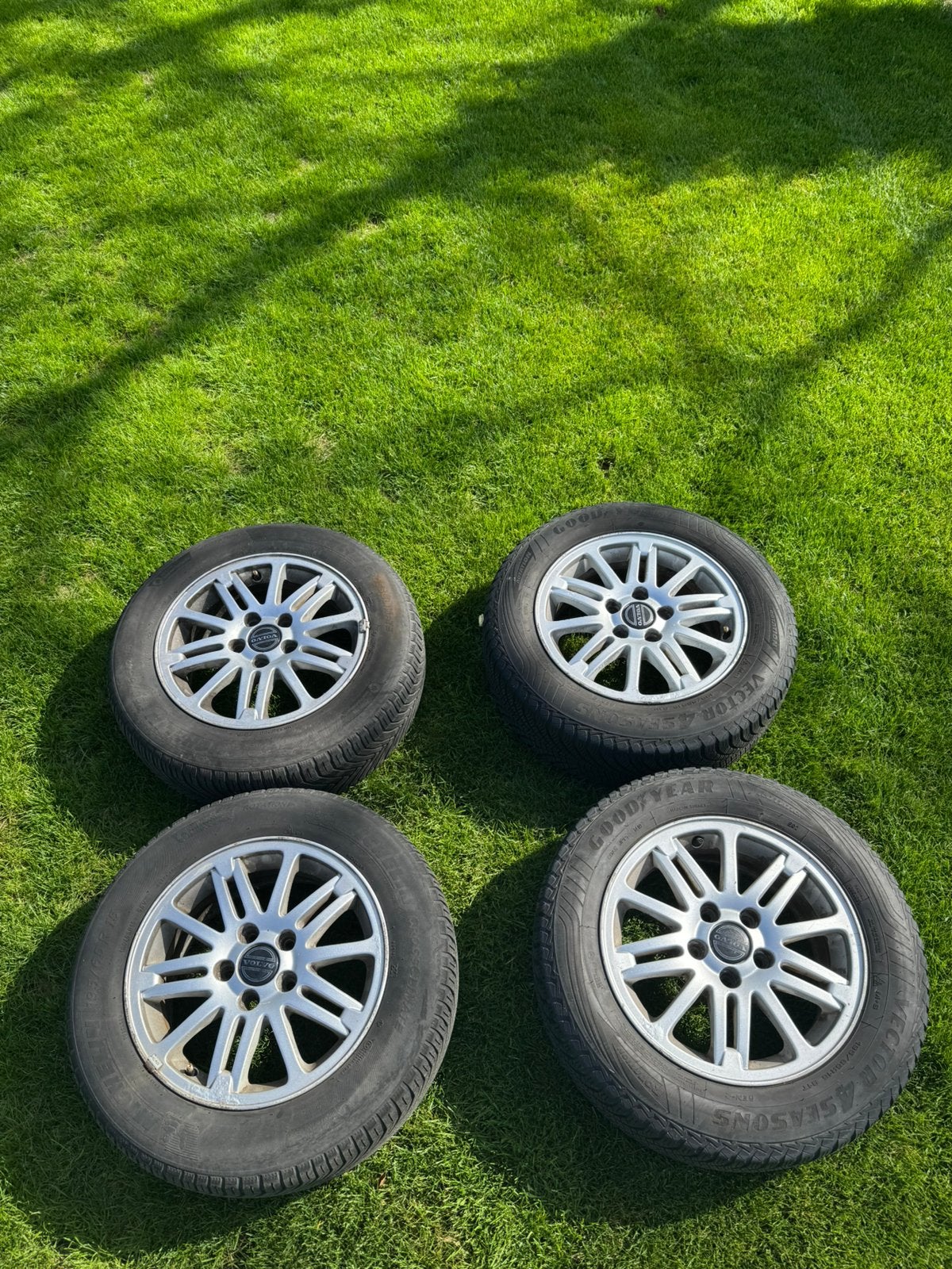 Nette originele aluminium volvo velgen 15 inch, Ophalen of Verzenden, 15 inch, 195 mm, Zomerbanden