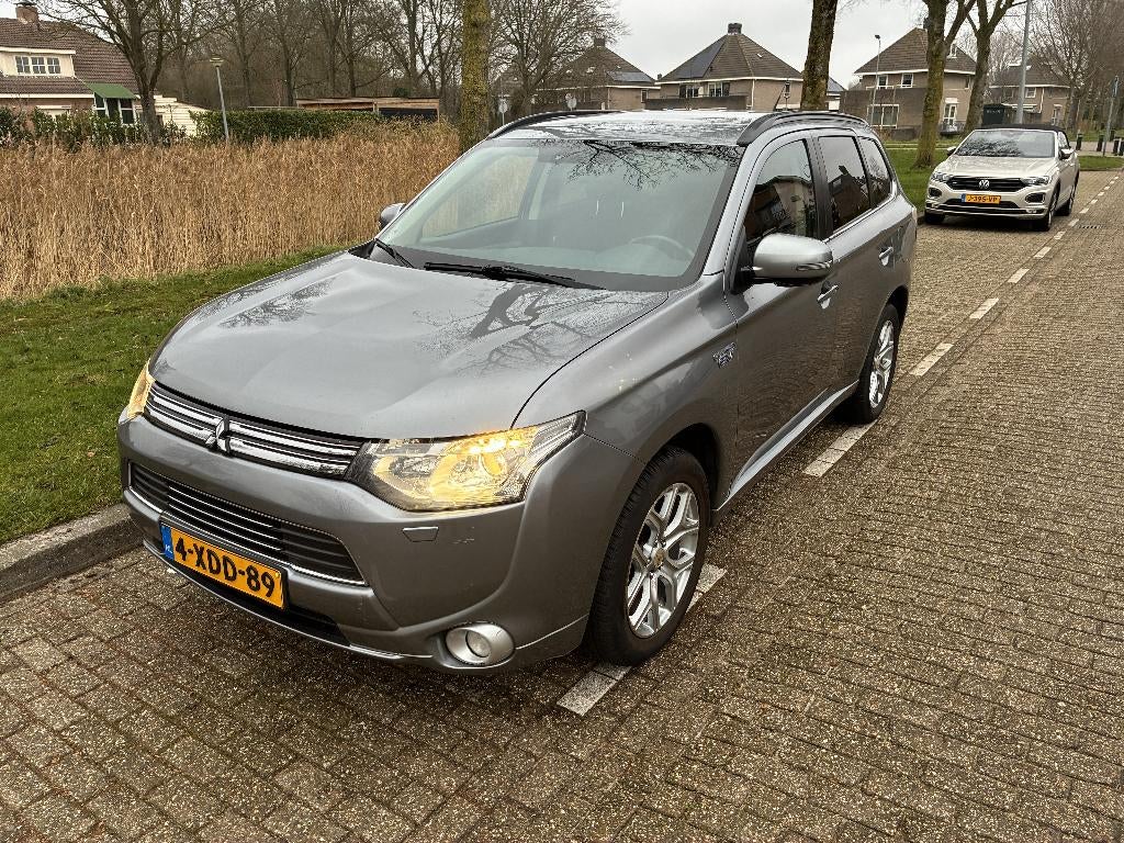 Mitsubishi Outlander 2.0 Dohc Mivec Phev 203pk 4WD CVT 5P, 1998 cc, Outlander, USB, 4 cilinders