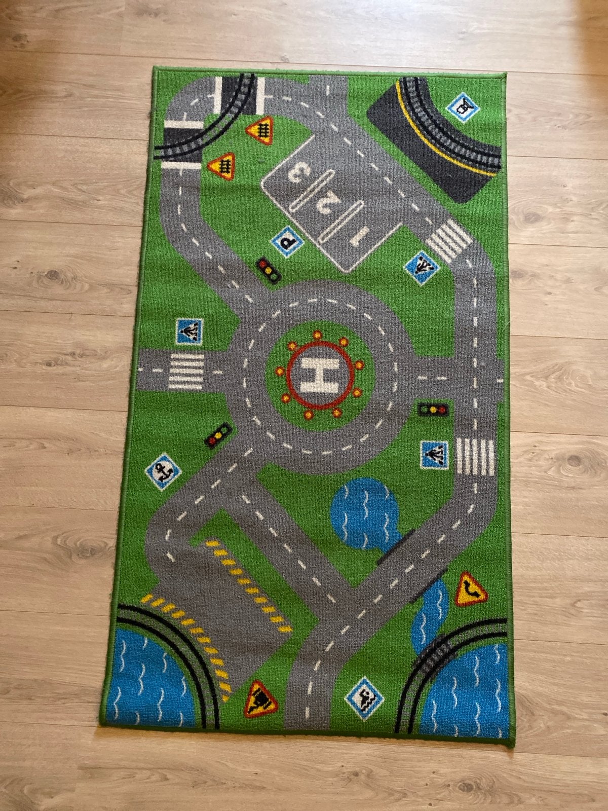 Speelkleed met wegen en helikopterplatform, Ophalen, Zo goed als nieuw