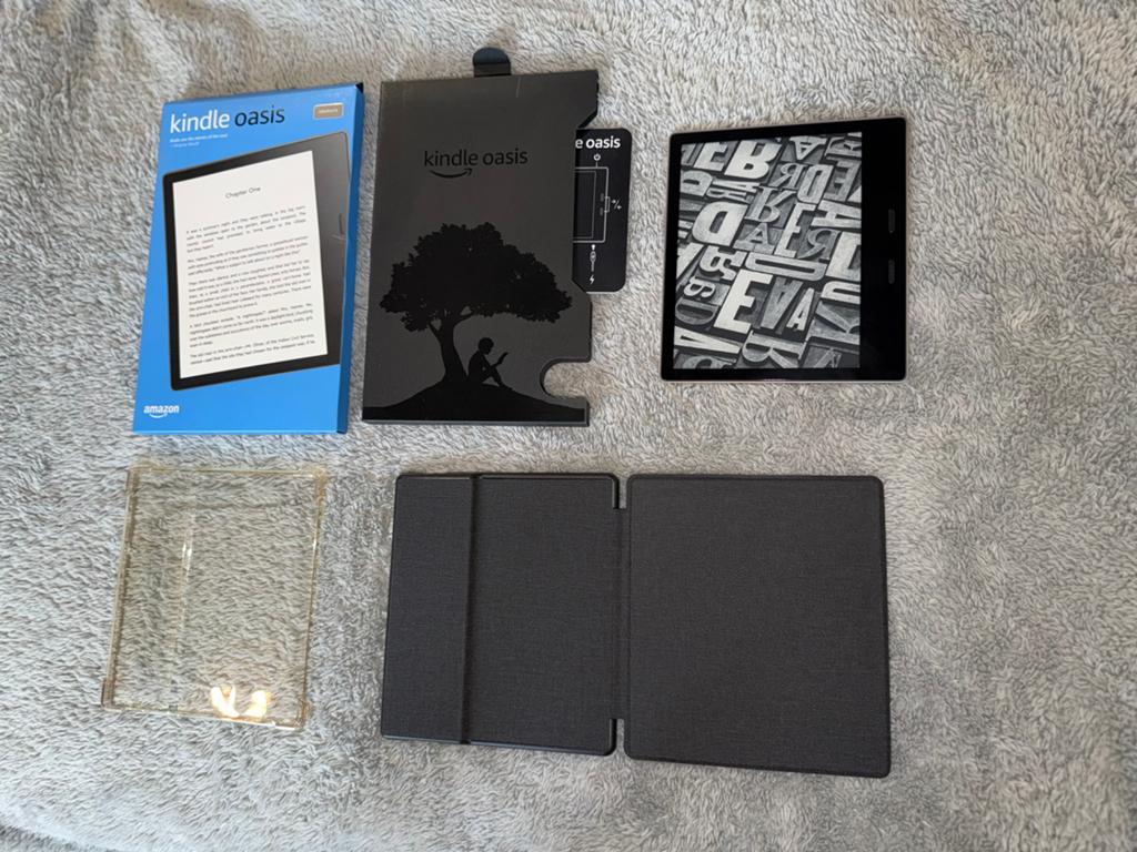 Kindle Oasis 10th Gen 32GB Like New-2 case-ADS Free Version, Computers en Software, E-readers, Ophalen of Verzenden, Zo goed als nieuw