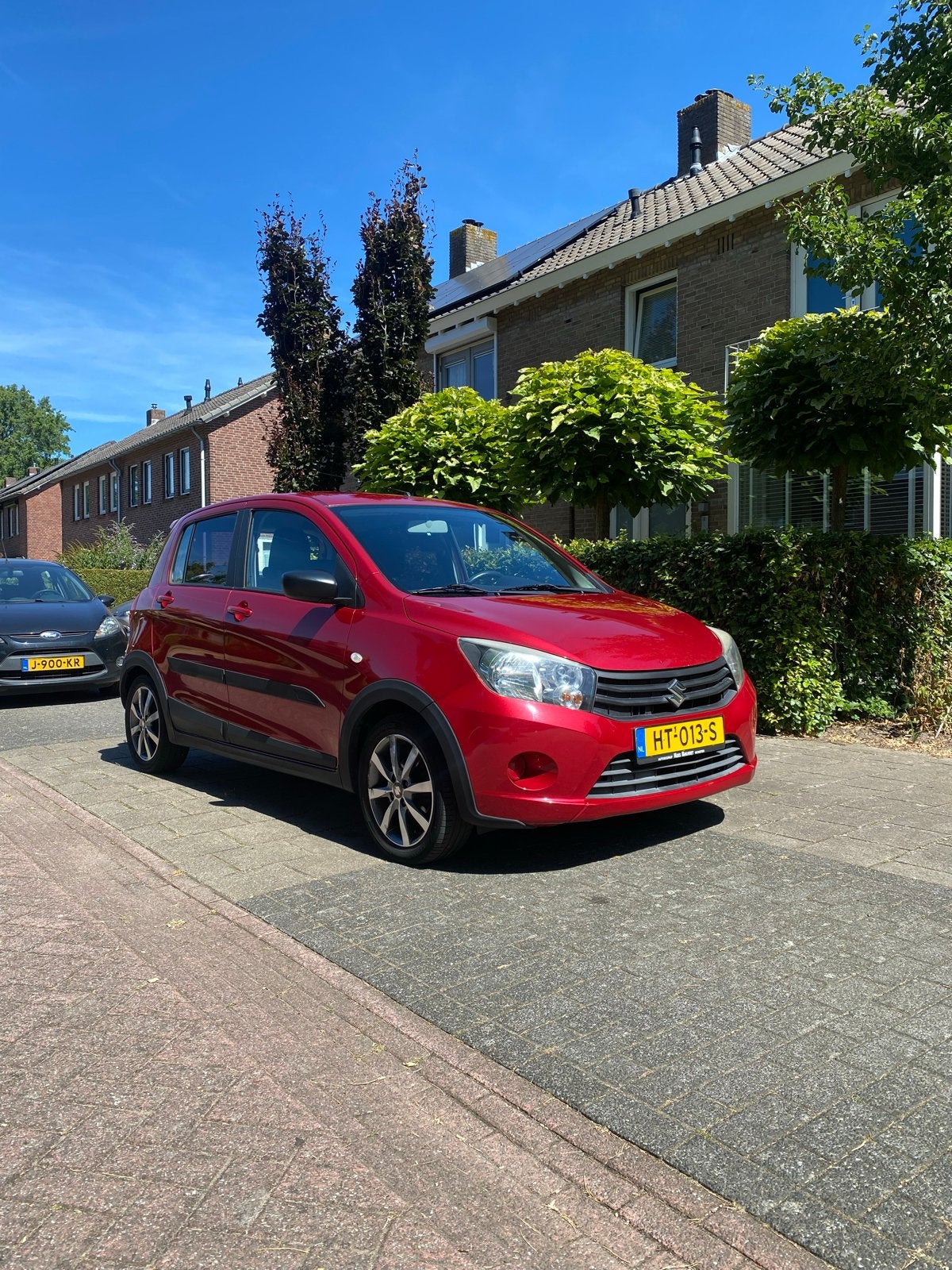 Suzuki Celerio exclusive 1.0 GT 50KW 2016 Bordeaux/rood, Auto's, Suzuki, 28 km/l, 400 kg, 68 pk, Origineel Nederlands