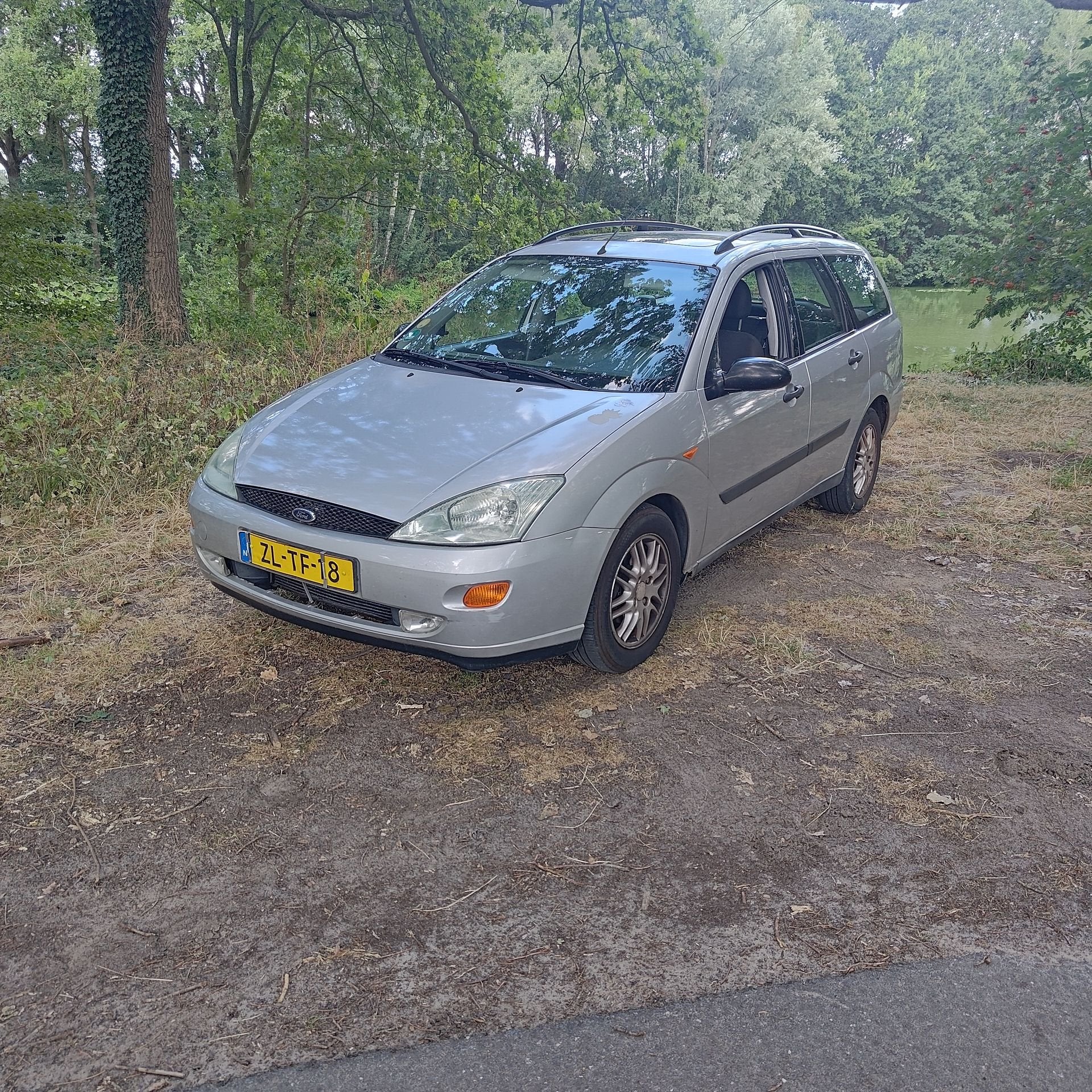 Ford Focus 1.8 16V nieuwe apk, Auto's, Ford, Focus, Metallic lak, Handgeschakeld, Zilver of Grijs