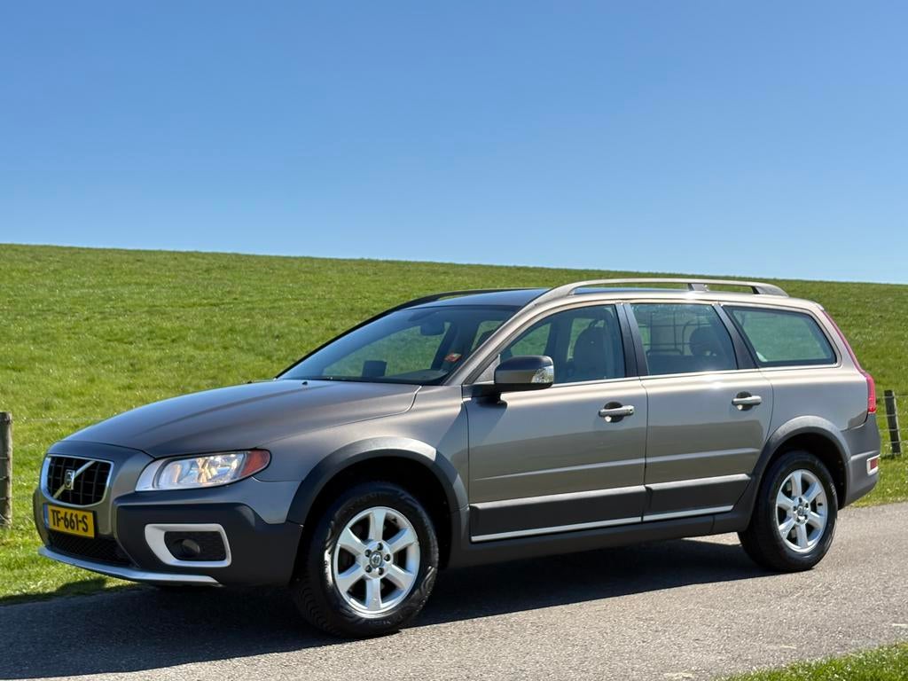 Volvo XC70 2.4 D5 AWD 185PK 2008 | goed oh | leer | trekhaak, Automaat, Beige, 197 €/maand, XC70