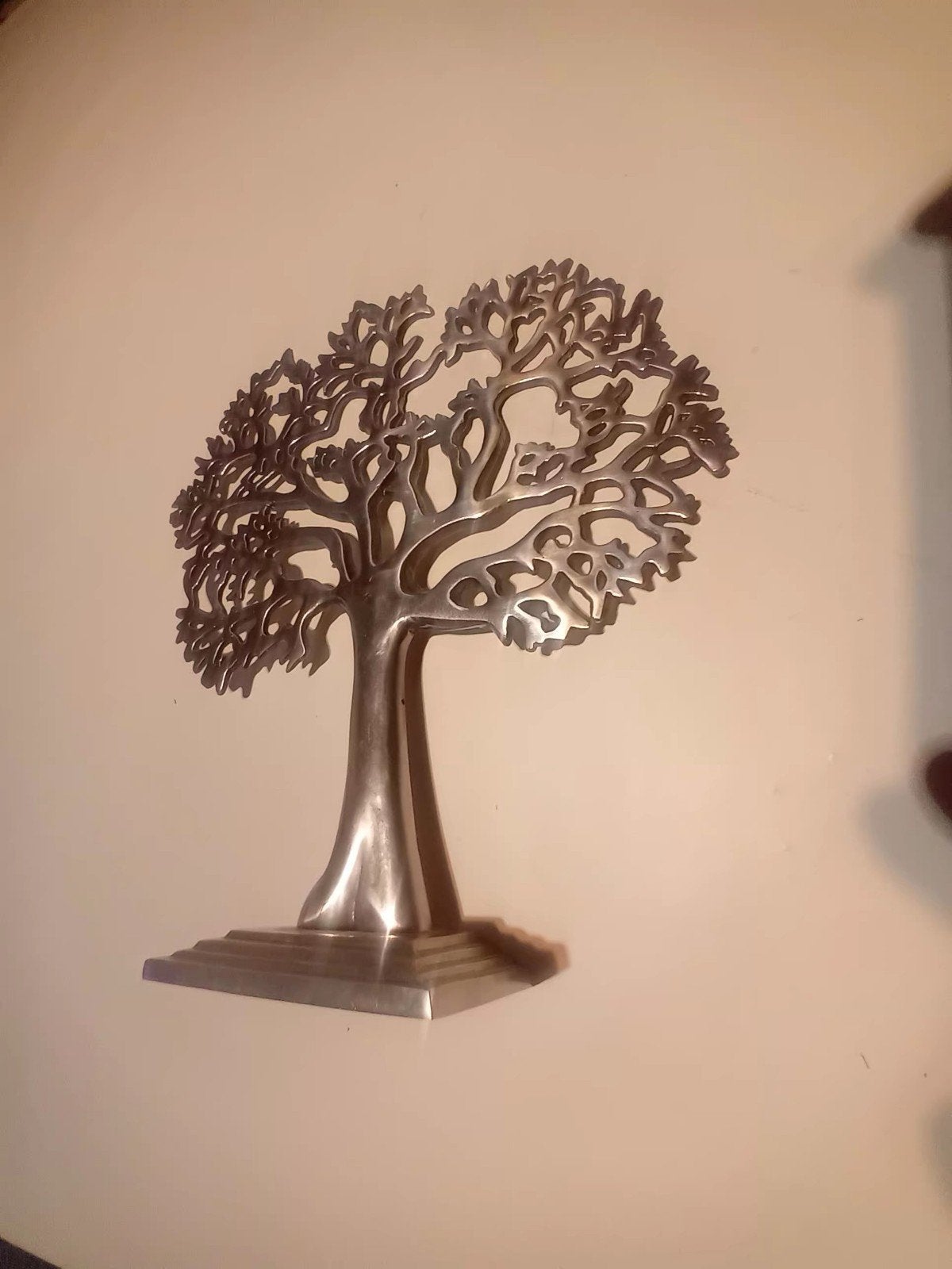 Metalen boom sculptuur op voet, Huis en Inrichting, Woonaccessoires | Overige, Ophalen of Verzenden, Zo goed als nieuw, Zilver