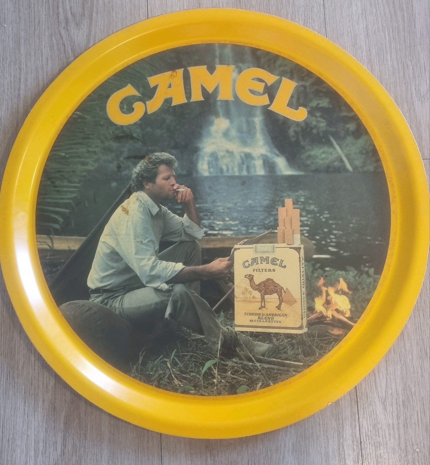 Rookwaren: Camel dienbord '70's/'80's - diameter 45cm, Verzamelen, Ophalen of Verzenden, Zo goed als nieuw, Overige typen