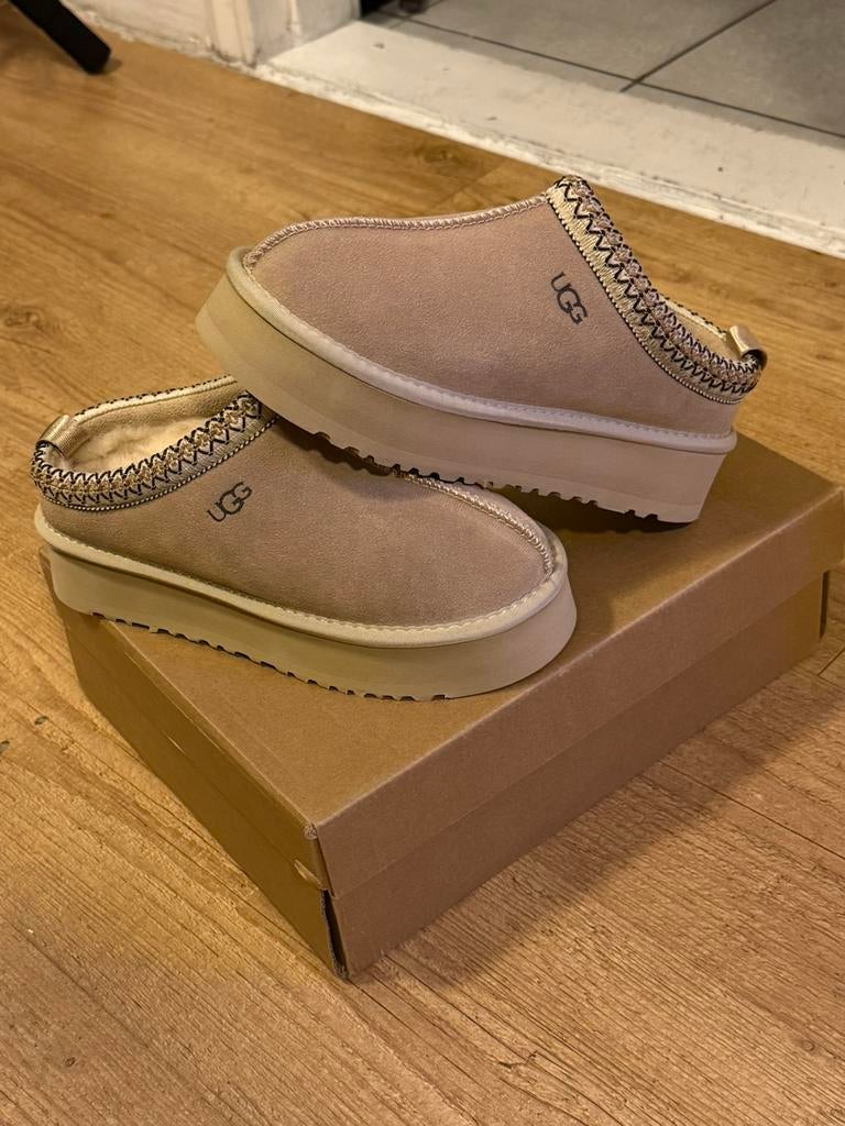 UGG Tasman (38), Beige, Nieuw, Ophalen of Verzenden, Pantoffels of Sloffen