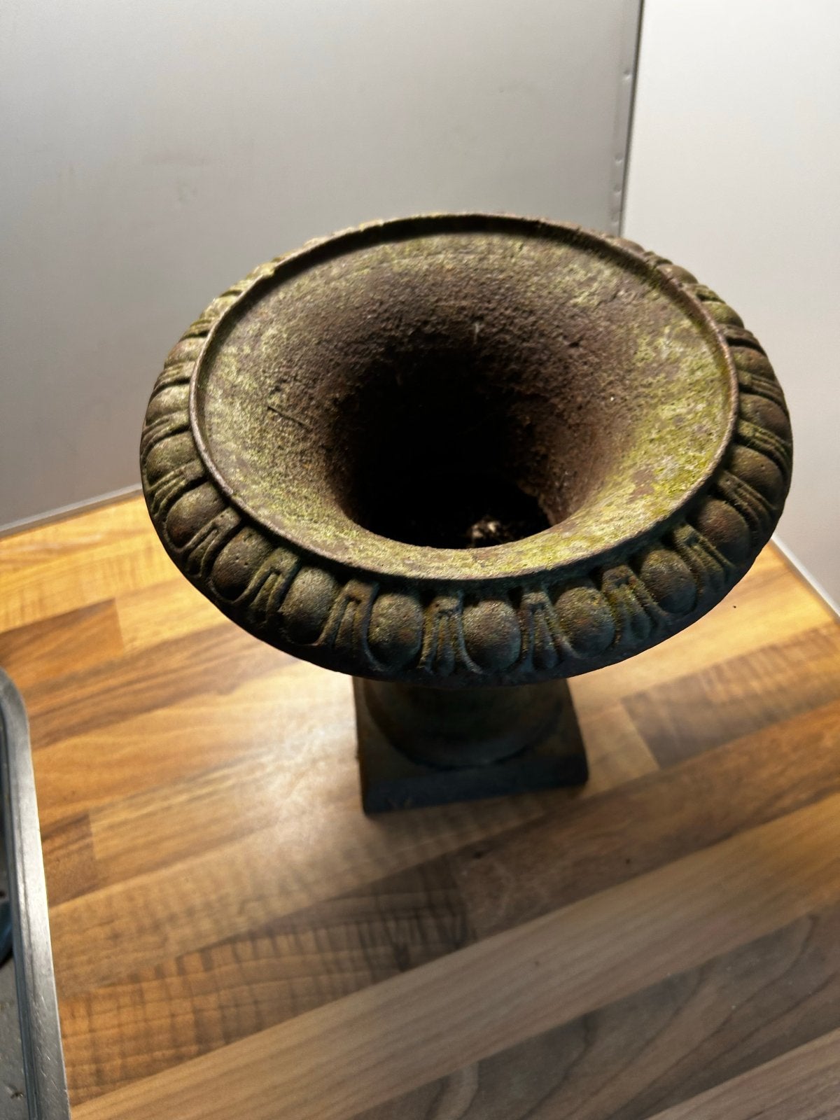 Antieke gietijzeren urn/plantenbak, Ophalen