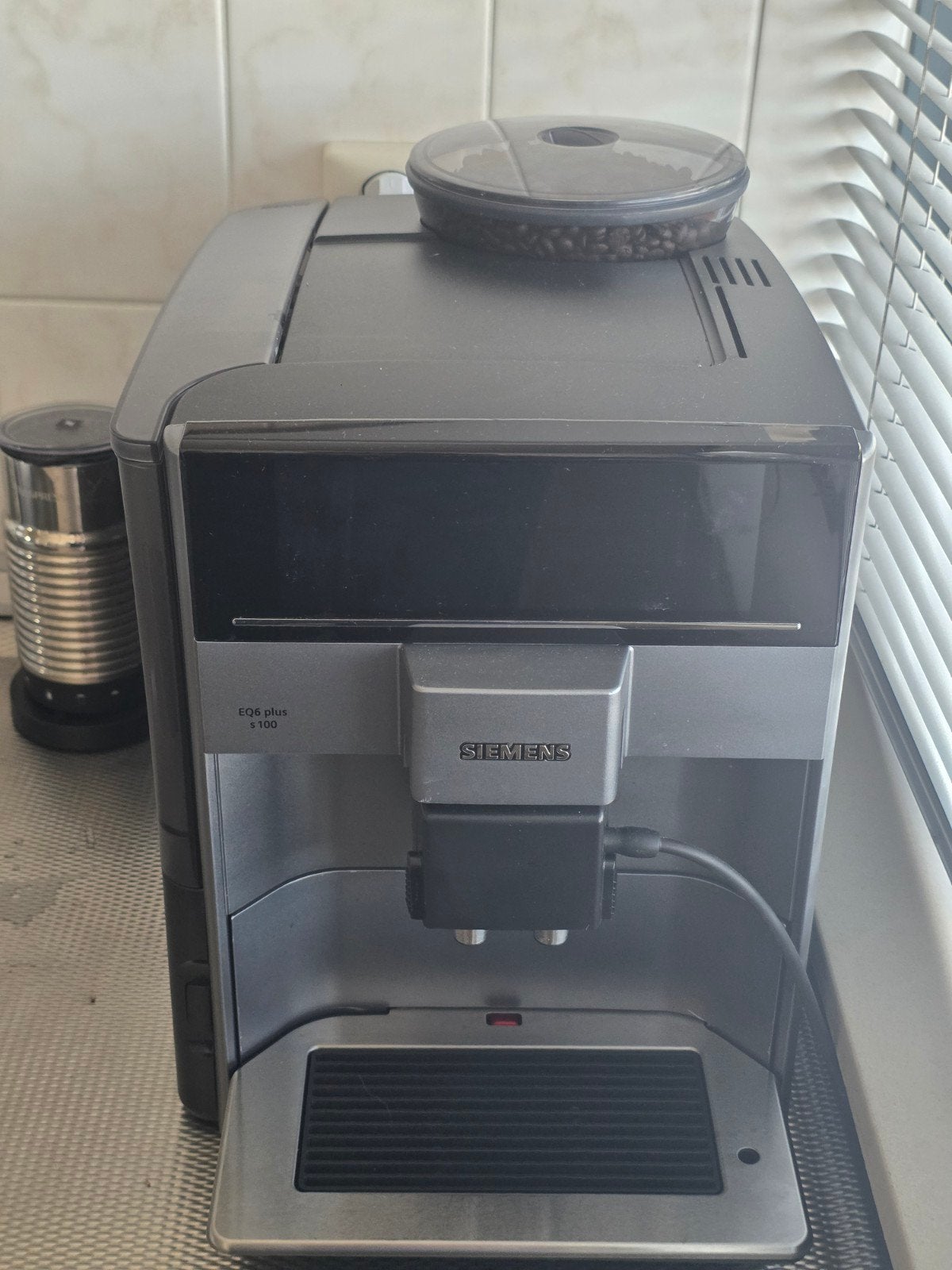 Siemens EQ.6 plus s100 volautomatische koffiemachine Met GAR, Afneembaar waterreservoir, 10 kopjes of meer, Koffiemachine, Zo goed als nieuw