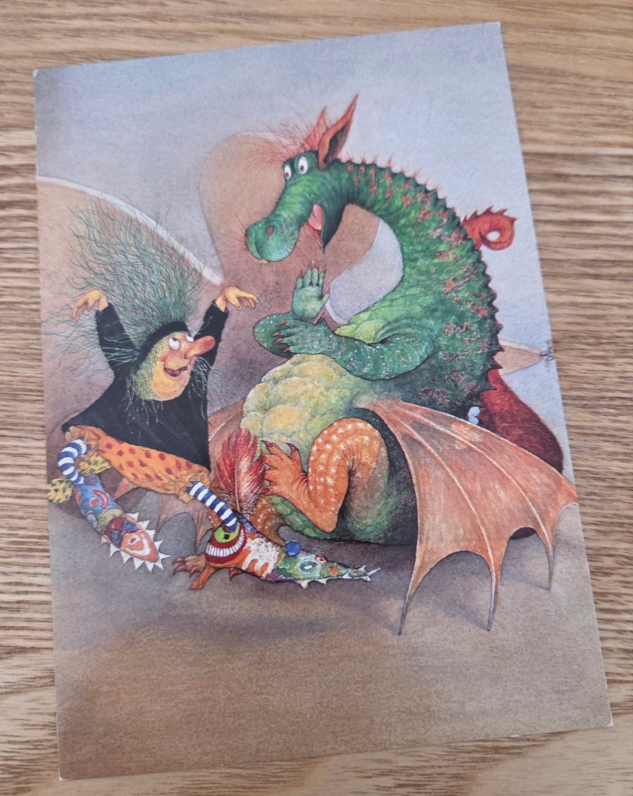 Prentenboeken Ansichtkaart - Heks en Draak, Verzamelen, Verzenden, 1980 tot heden, Ongelopen, Kinderen