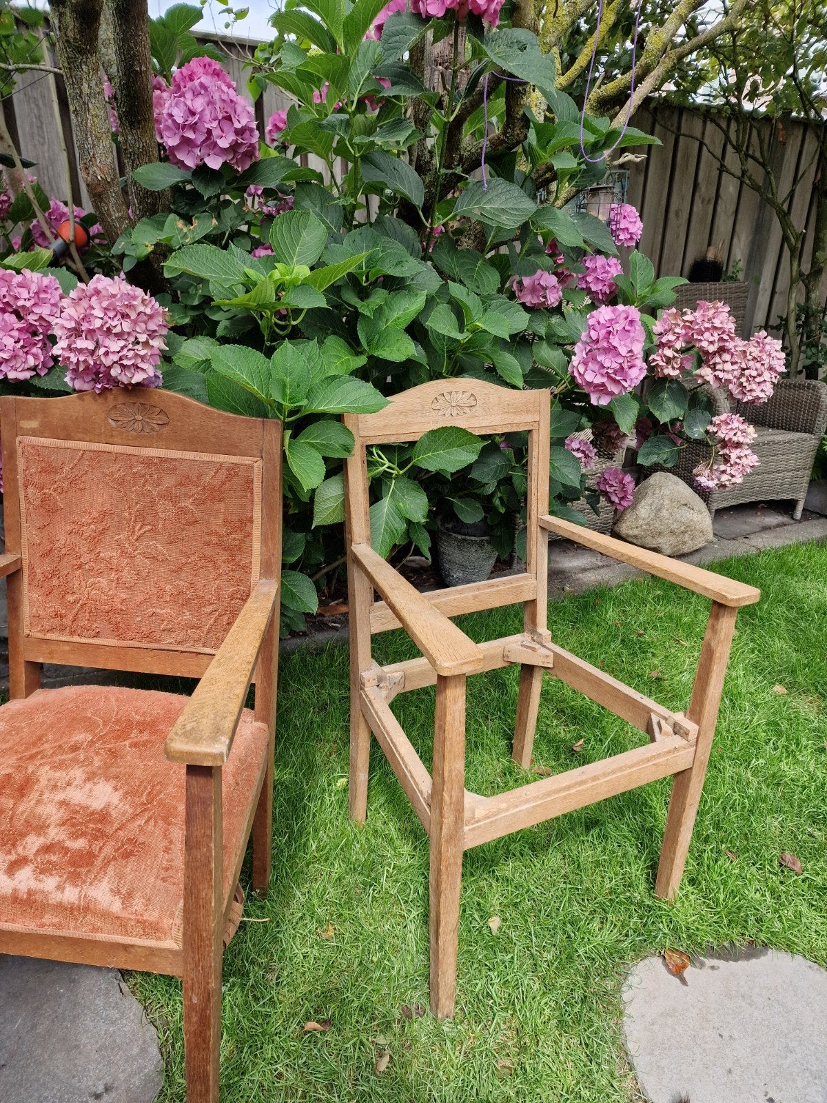 Stoelen met armleuningen  (opknappers), Ophalen