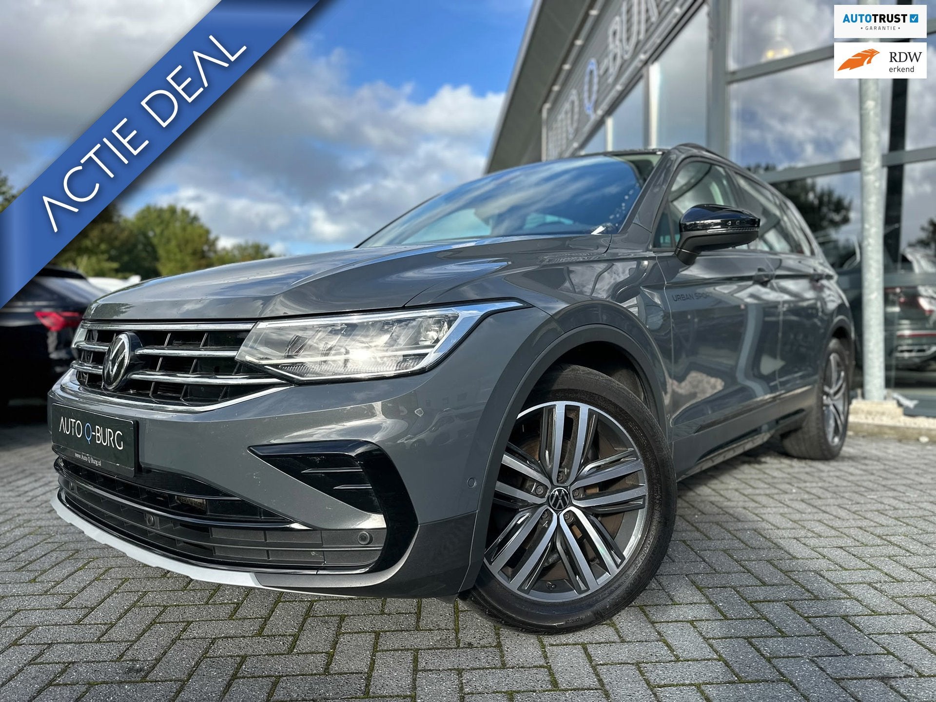 Volkswagen Tiguan 2.0 TDI Urban Sport | DSG | Camera | Clima, Auto's, Gebruikt, 150 pk, Leder en Stof, Origineel Nederlands