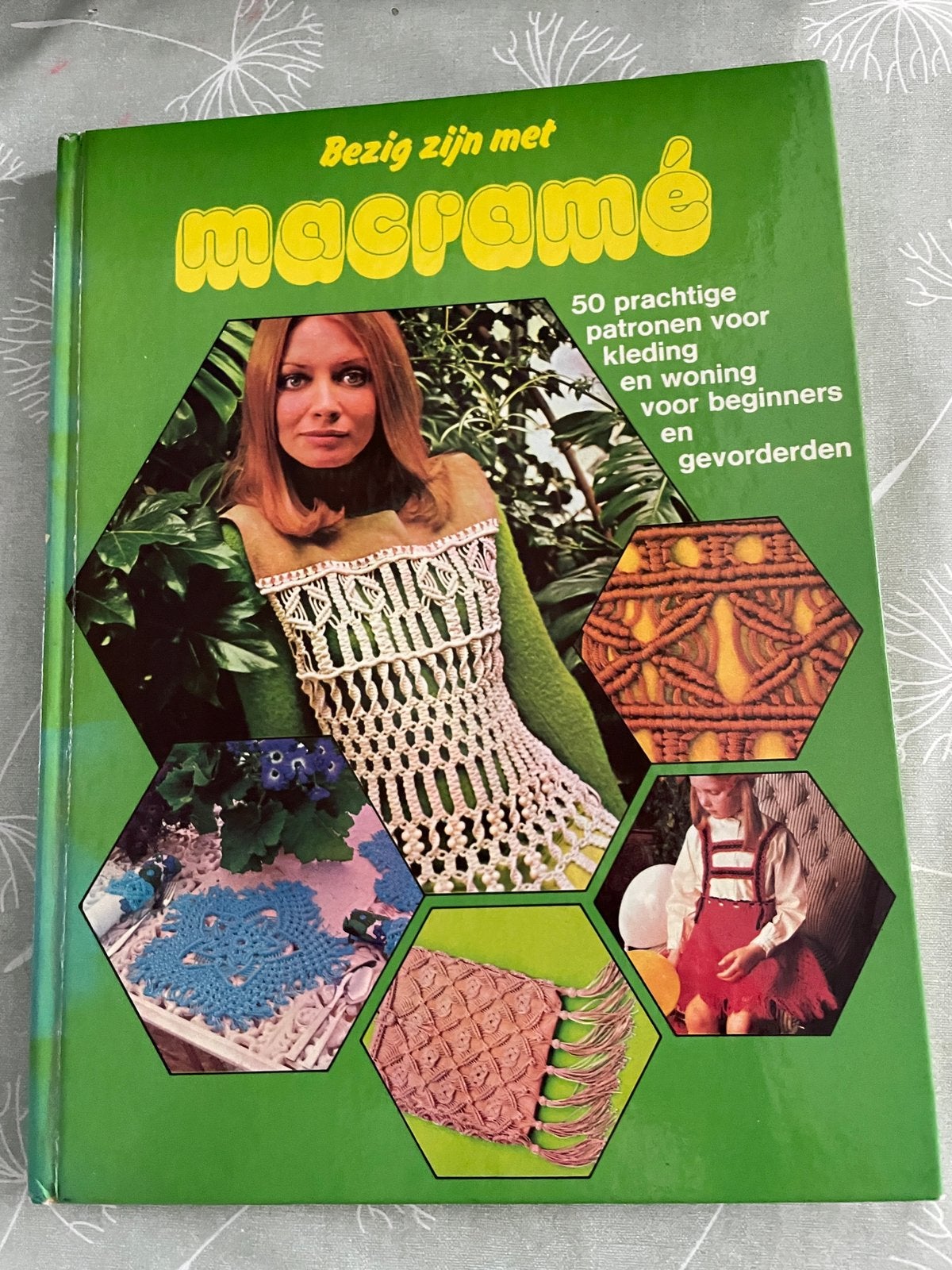 Leuk vintage macramé boek, Ophalen of Verzenden, Gelezen, Overige onderwerpen