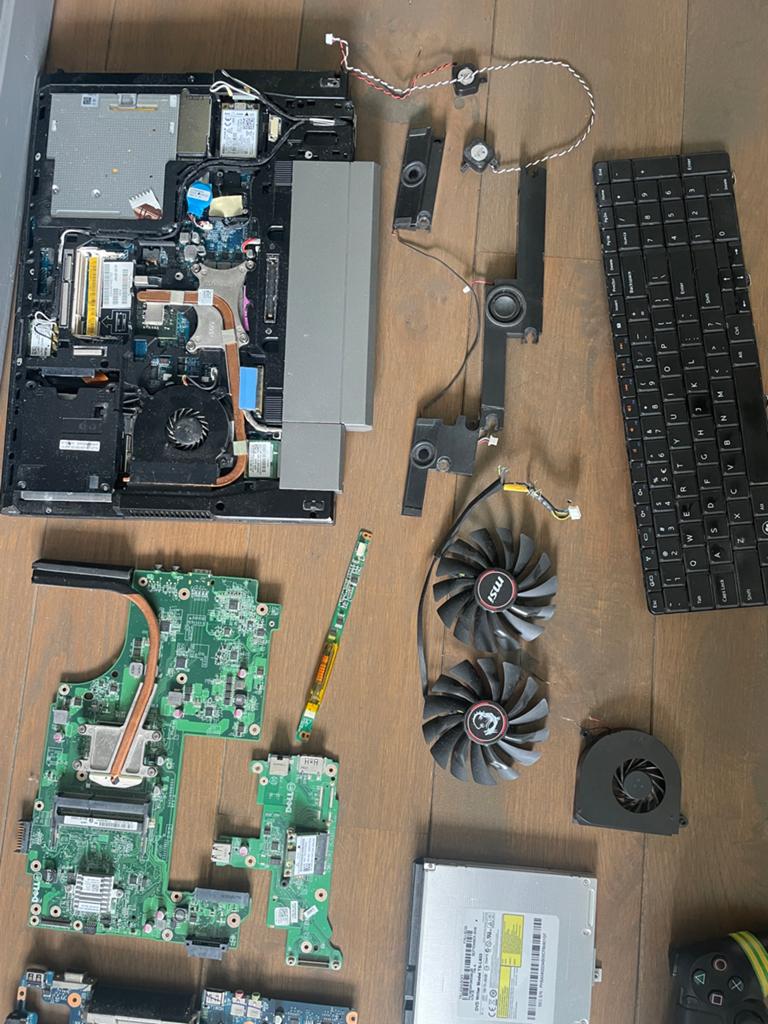 Oude/defecte tech-2JBL koptelefoons/defect, Computers en Software, Desktop Pc's, Niet werkend, Minder dan 2 Ghz, Ophalen
