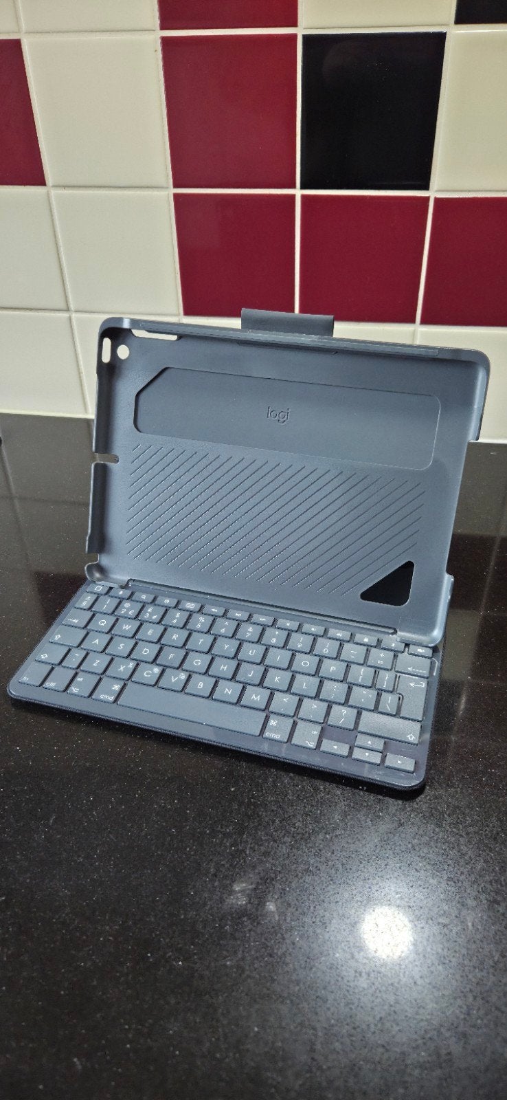 Logitech Slim Folio Y-R0051 voor iPad Air 3 10.5 (2019), 10 inch, Ophalen of Verzenden, Zo goed als nieuw, Bescherming voor- en achterkant
