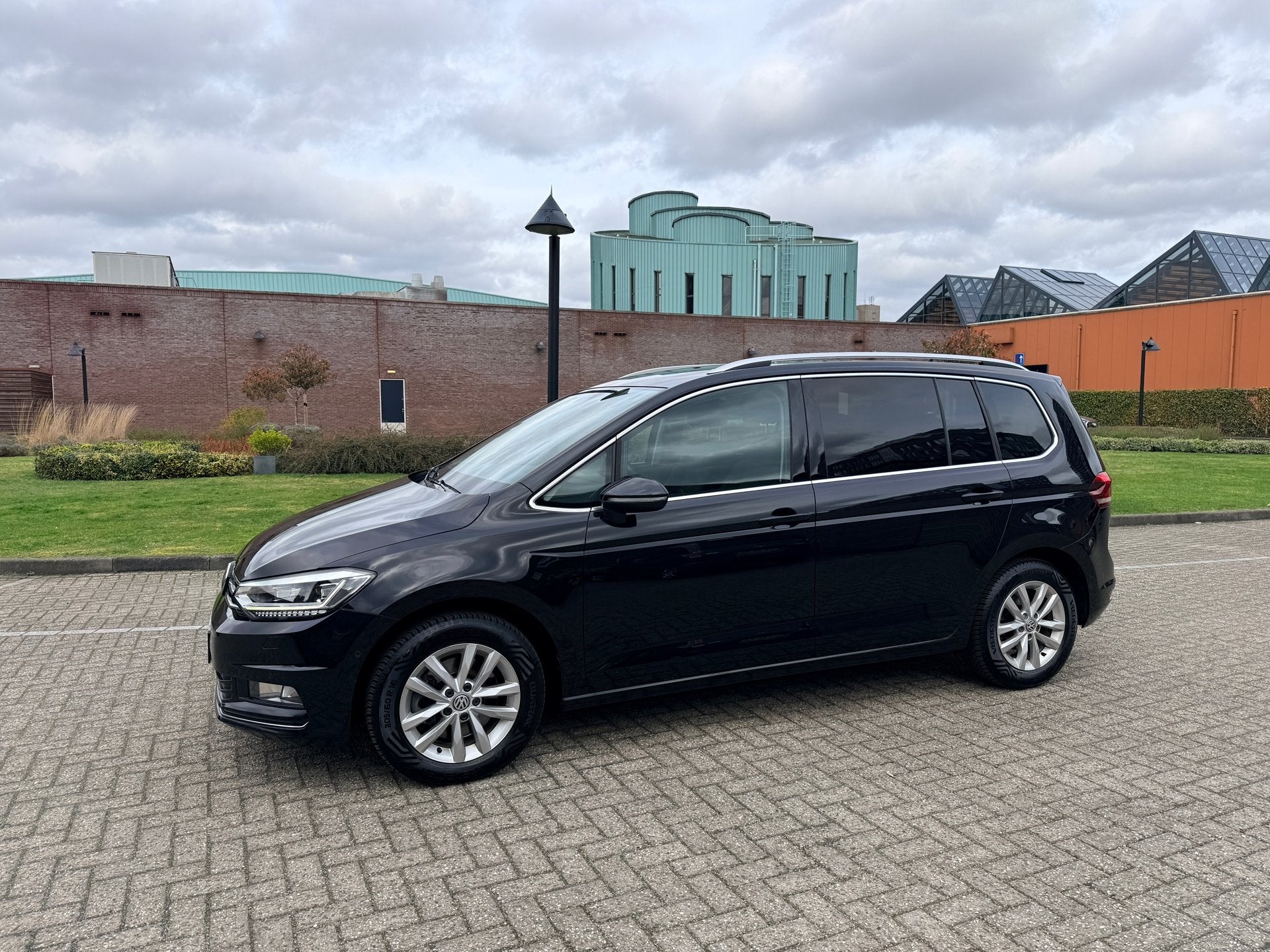 Volkswagen Touran 1.4 TSI Connected Series 7p veel opties, Auto's, Gebruikt, 4 cilinders, 150 pk, Adaptive Cruise Control