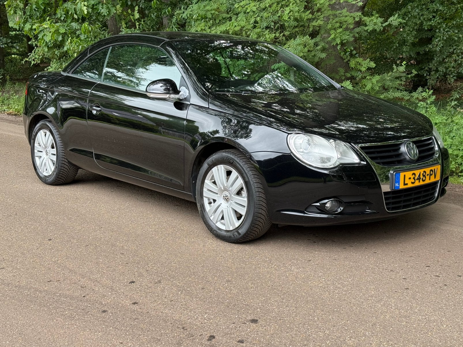 Volkswagen Eos 1.6 16V FSI 2007 Zwart, Auto's, Volkswagen, 4 cilinders, Cabriolet, 4 stoelen, Zwart
